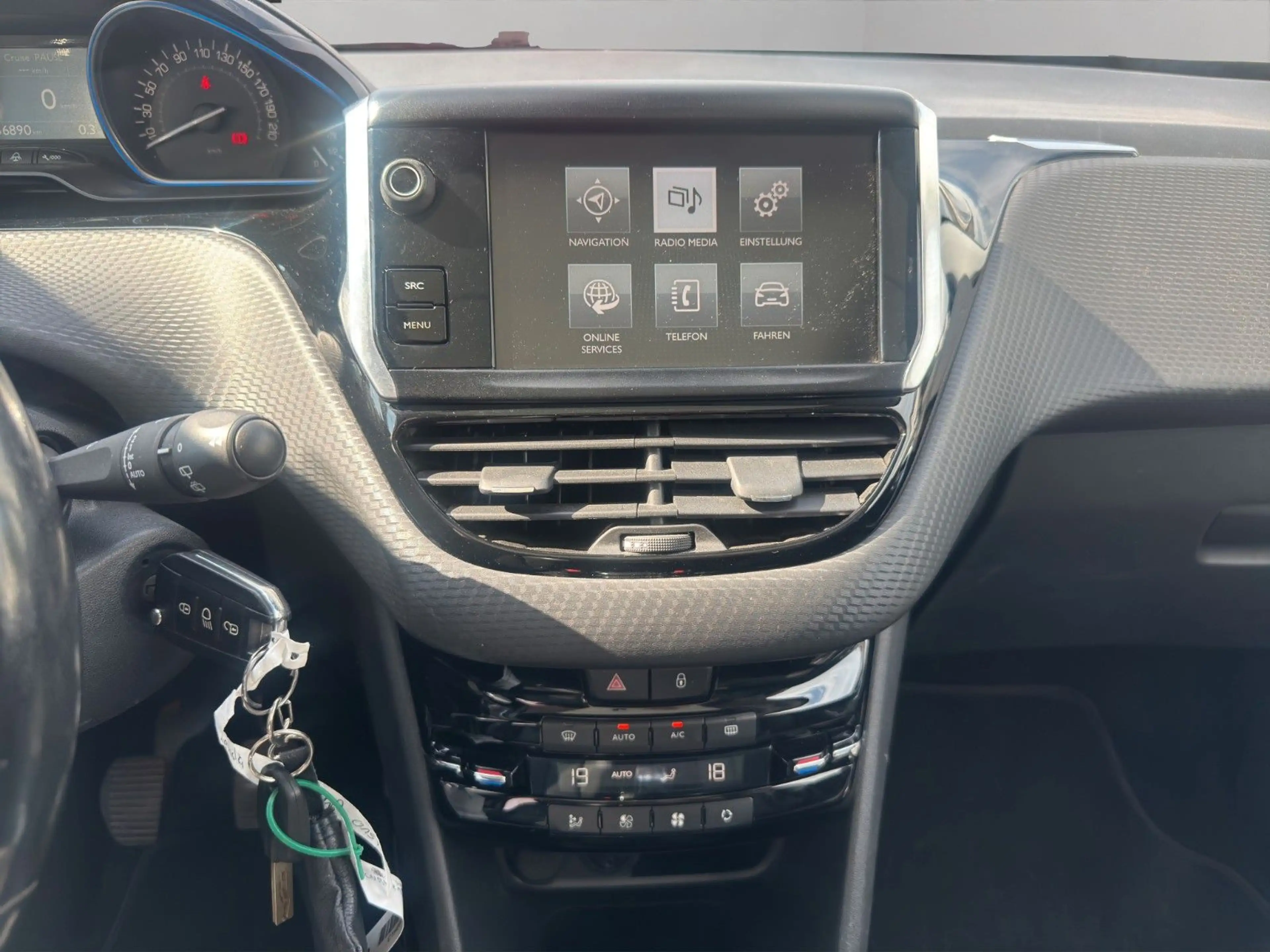 Peugeot 2008 Allure/SHZ/NAV/LM/2.HAND/AHK — photo 16