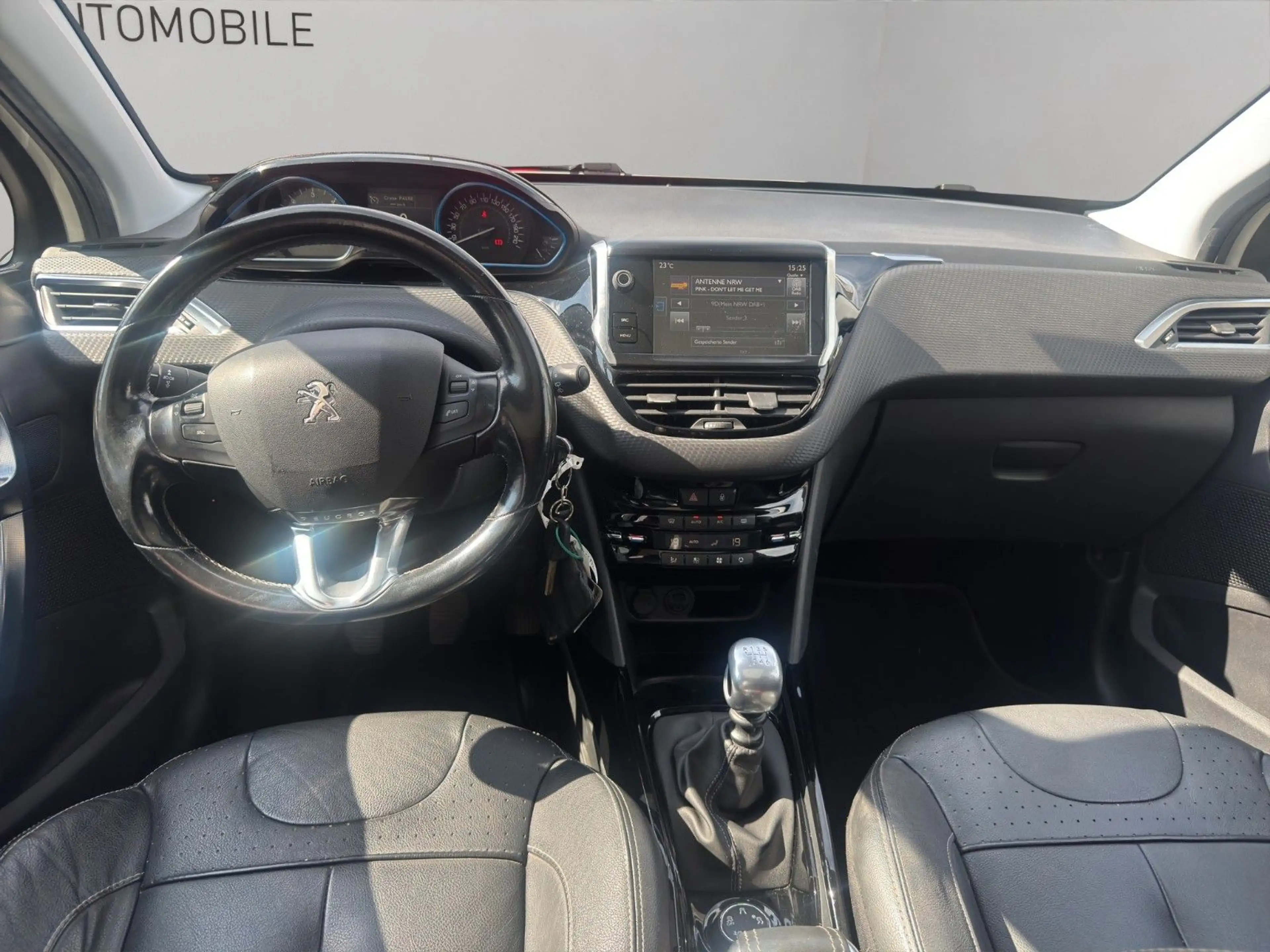 Peugeot 2008 Allure/SHZ/NAV/LM/2.HAND/AHK — photo 14