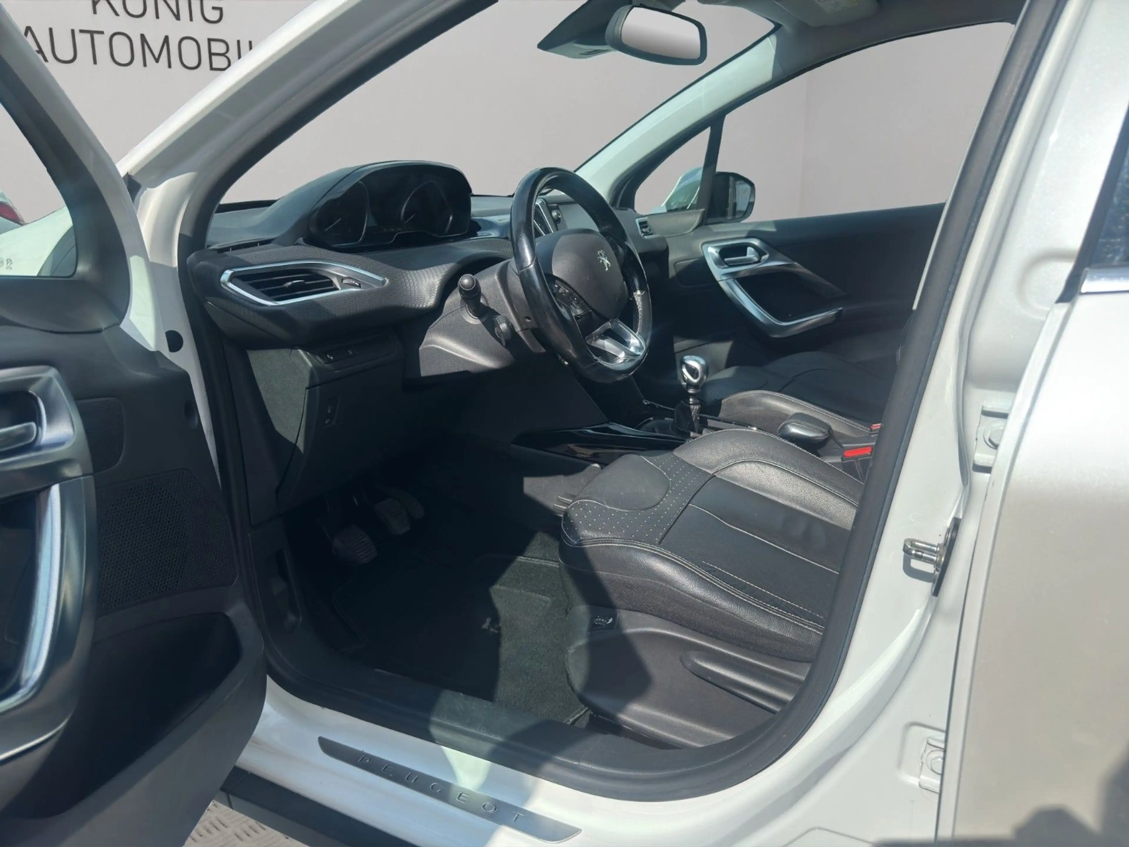 Peugeot 2008 Allure/SHZ/NAV/LM/2.HAND/AHK — photo 11
