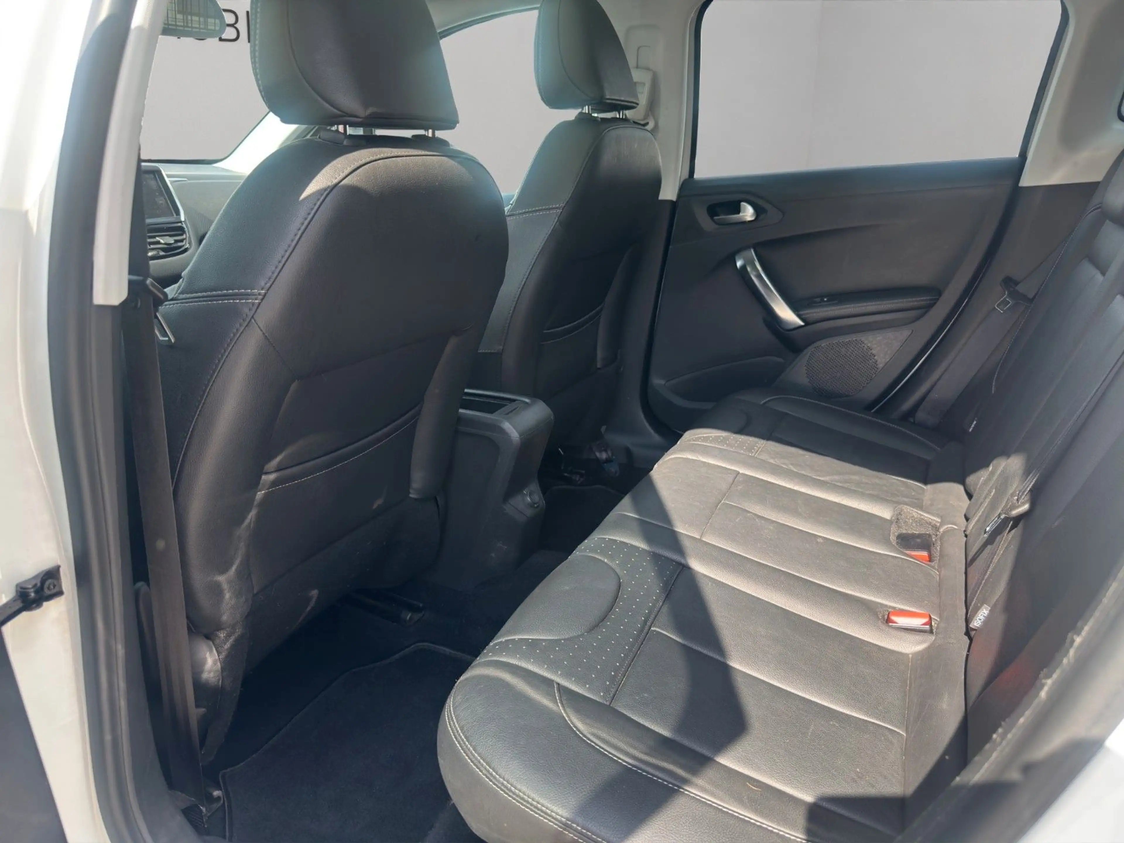 Peugeot 2008 Allure/SHZ/NAV/LM/2.HAND/AHK — photo 18