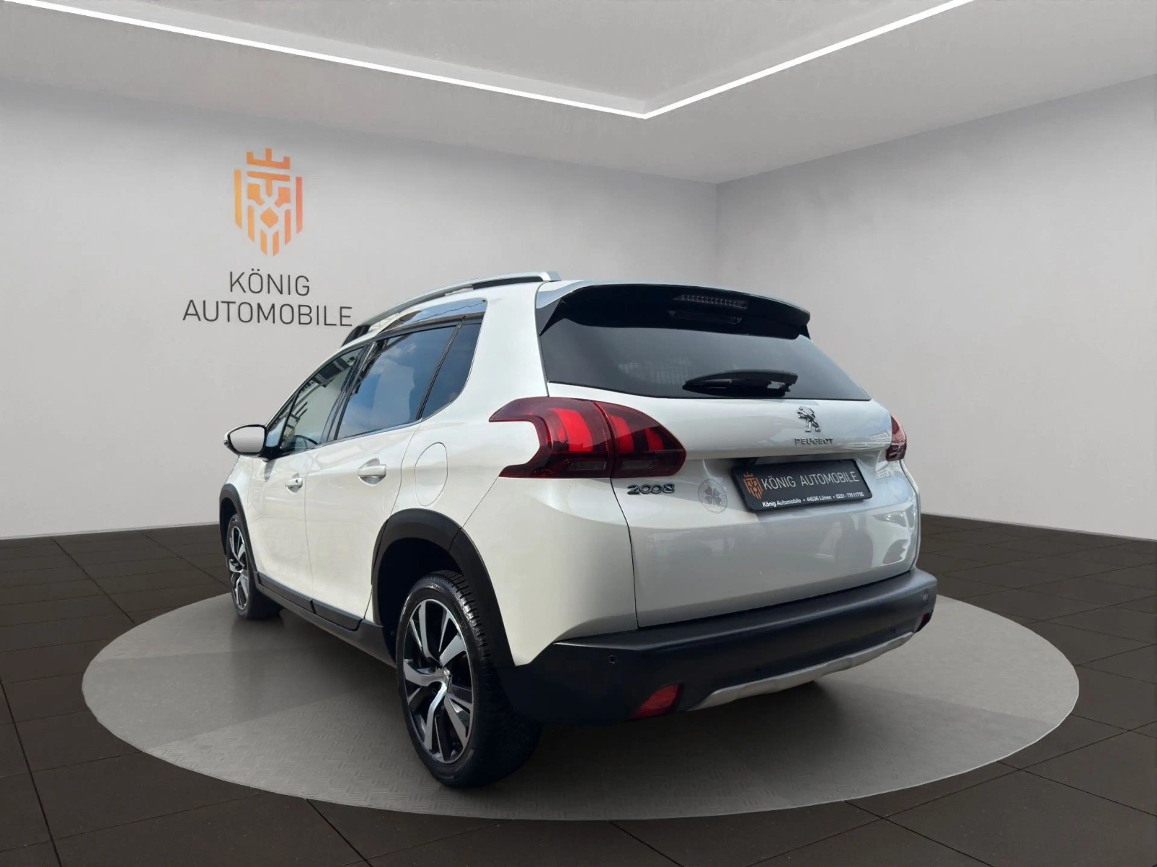 Peugeot 2008 Allure/SHZ/NAV/LM/2.HAND/AHK — photo 4
