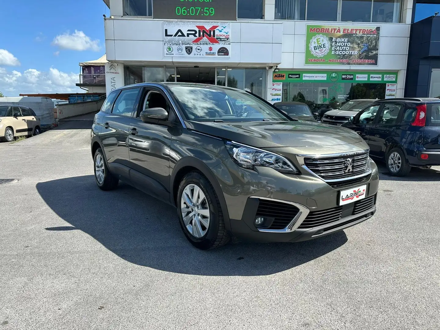 Peugeot 5008 5008 II 2016 1.5 bluehdi Business s Bronz - 1