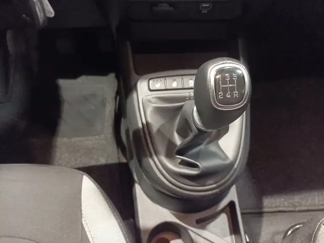 Hyundai i10 view 13