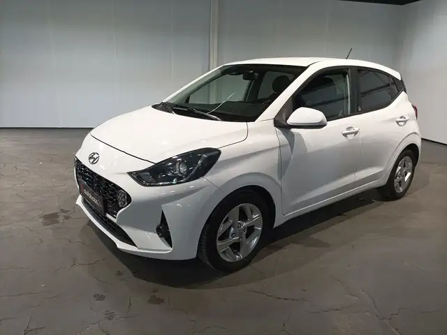 Hyundai i10 view 3