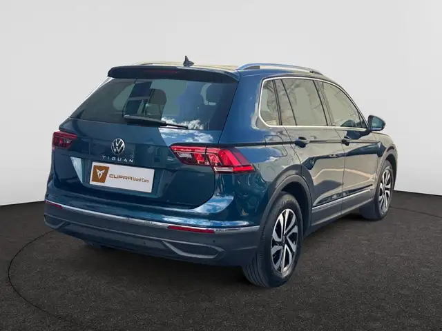 Volkswagen Tiguan view 2