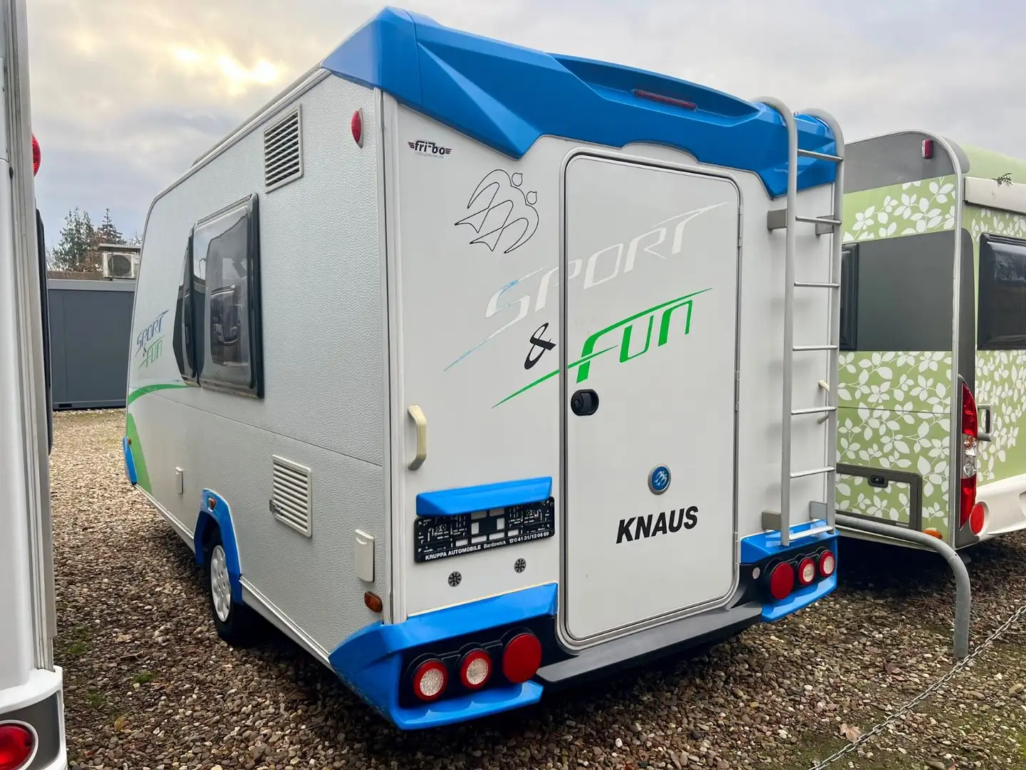 Knaus Sport + Fun 480 QL Motorradtransport Bett Vorzel Weiß - 2