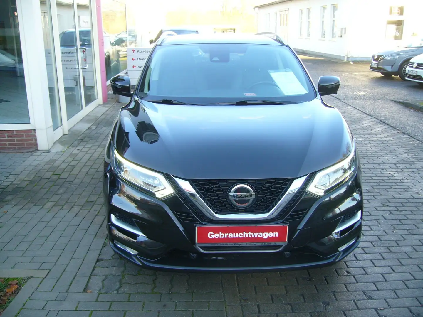 Nissan Qashqai 1,3 DIG-T Akari Schwarz - 2