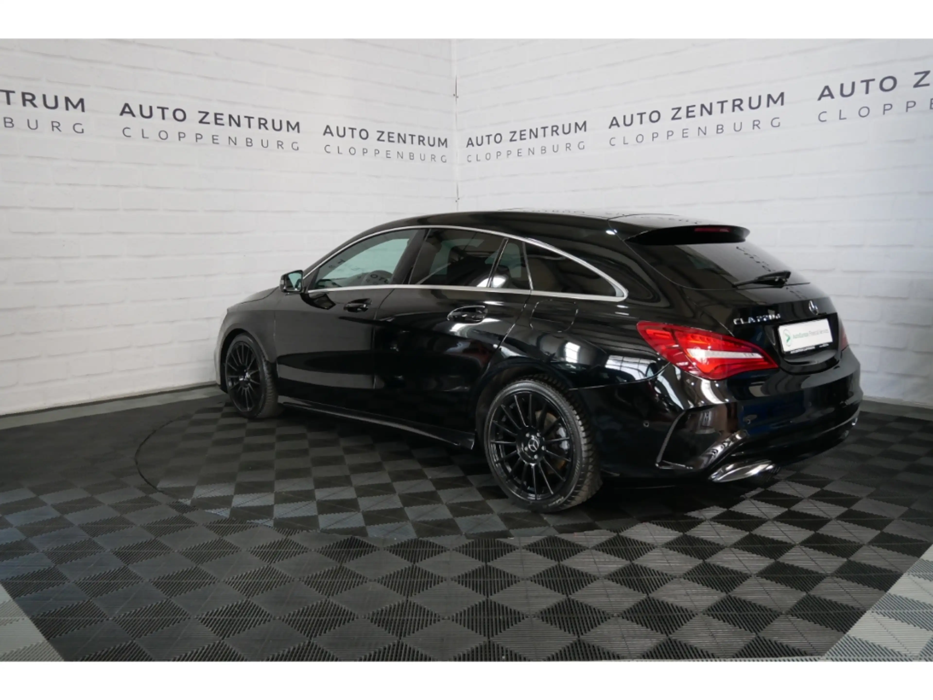 Mercedes-Benz CLA 220 d AMG+Pano+LED+Comand+Cam — photo 3
