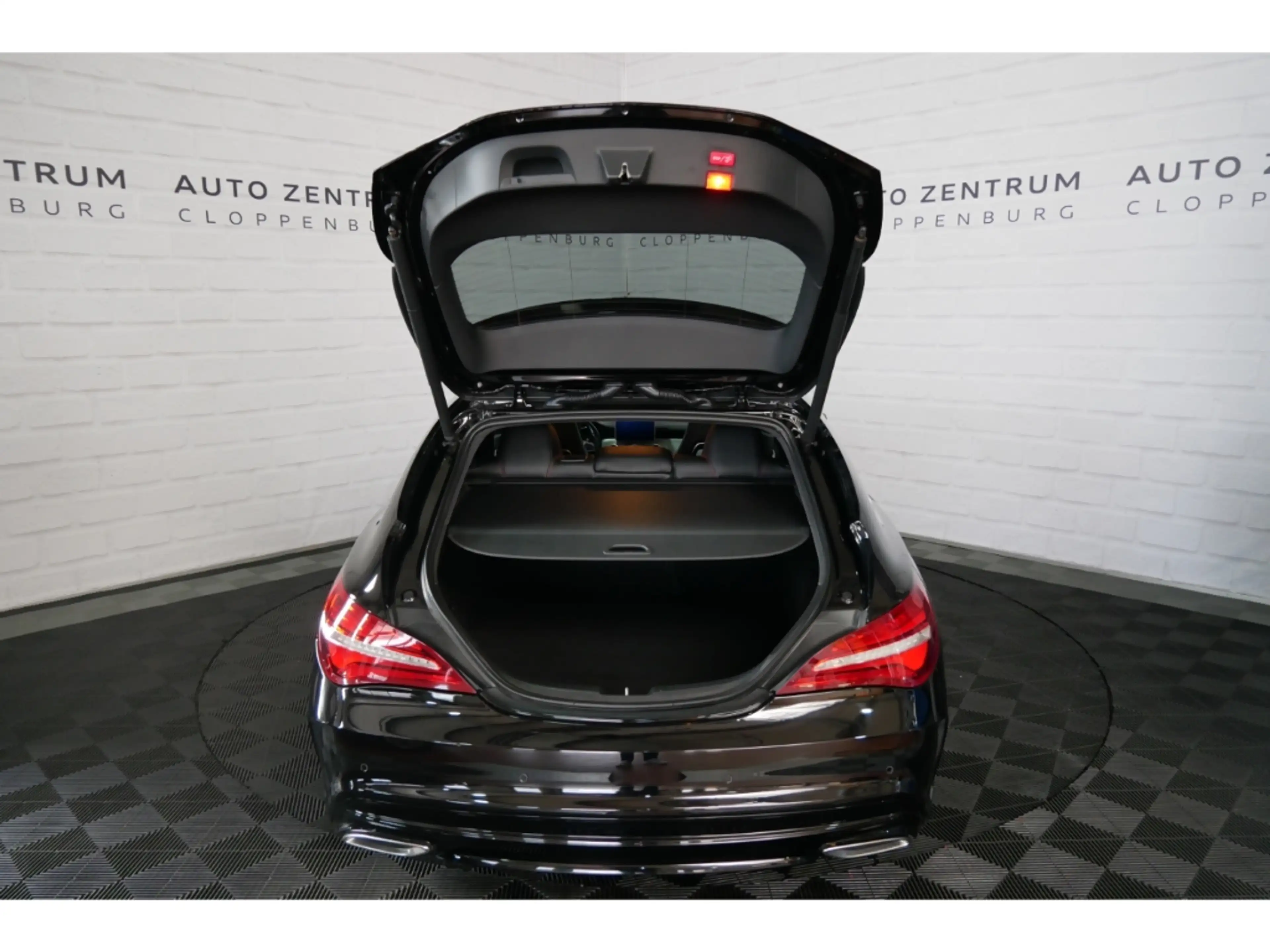 Mercedes-Benz CLA 220 d AMG+Pano+LED+Comand+Cam — photo 15