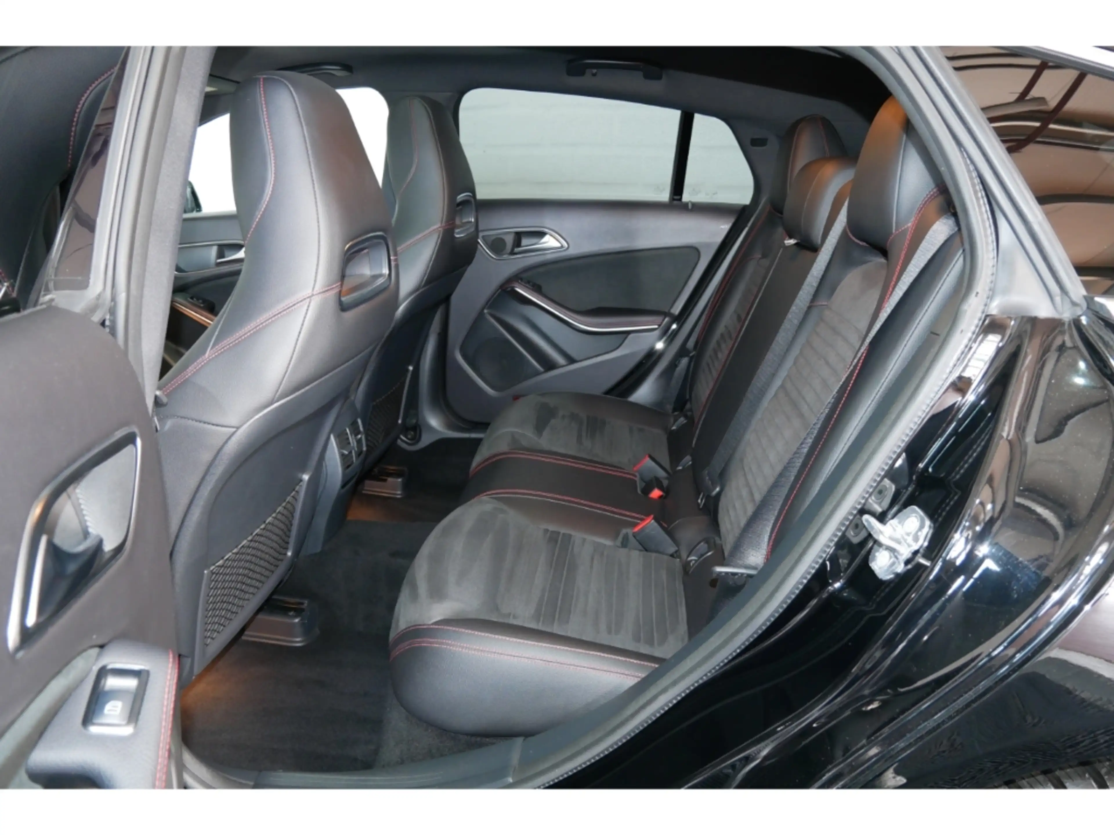 Mercedes-Benz CLA 220 d AMG+Pano+LED+Comand+Cam — photo 10