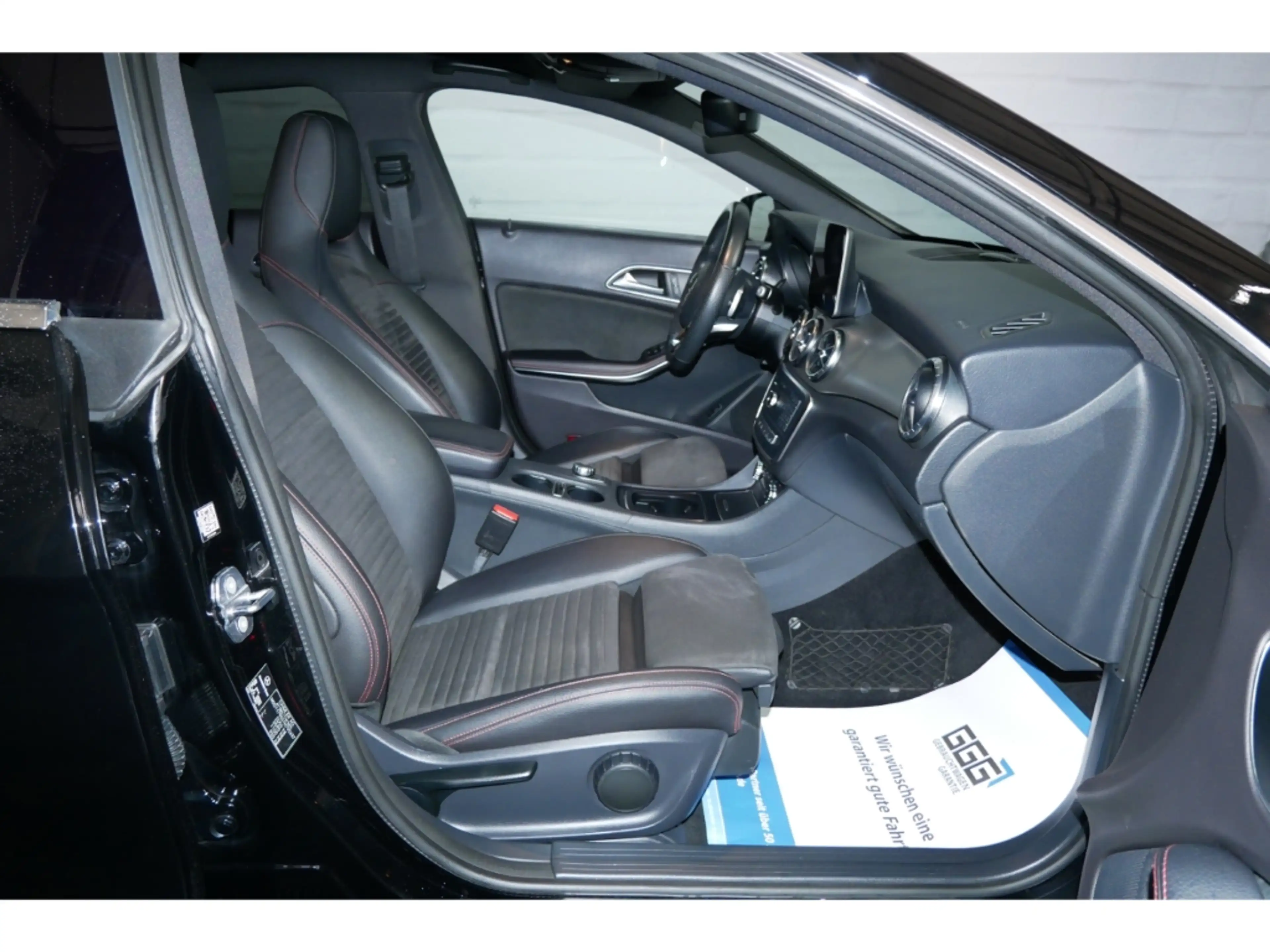 Mercedes-Benz CLA 220 d AMG+Pano+LED+Comand+Cam — photo 12