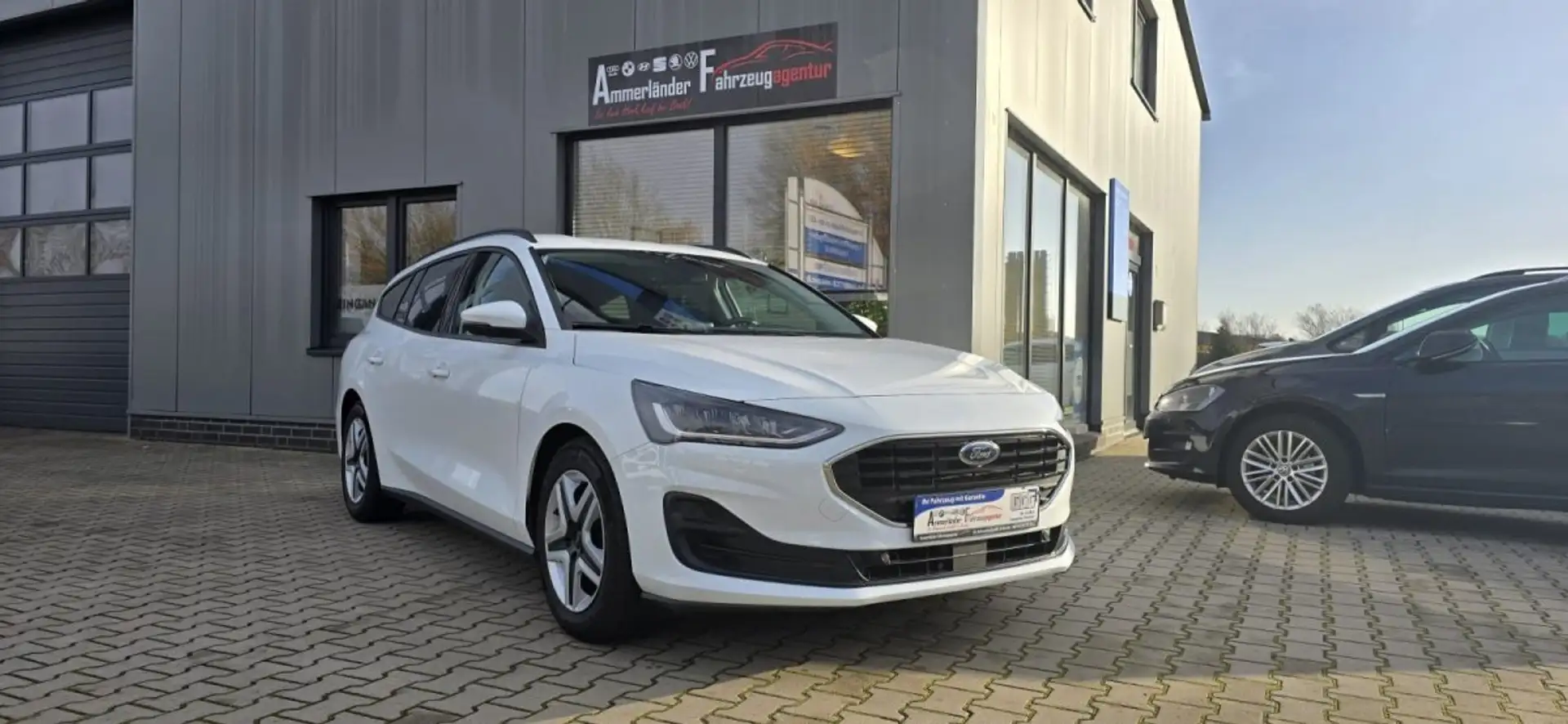 Ford Focus Turnier 1,5 Facelift *AHK-NAVI-RFK-APP-Connect* CO - 2