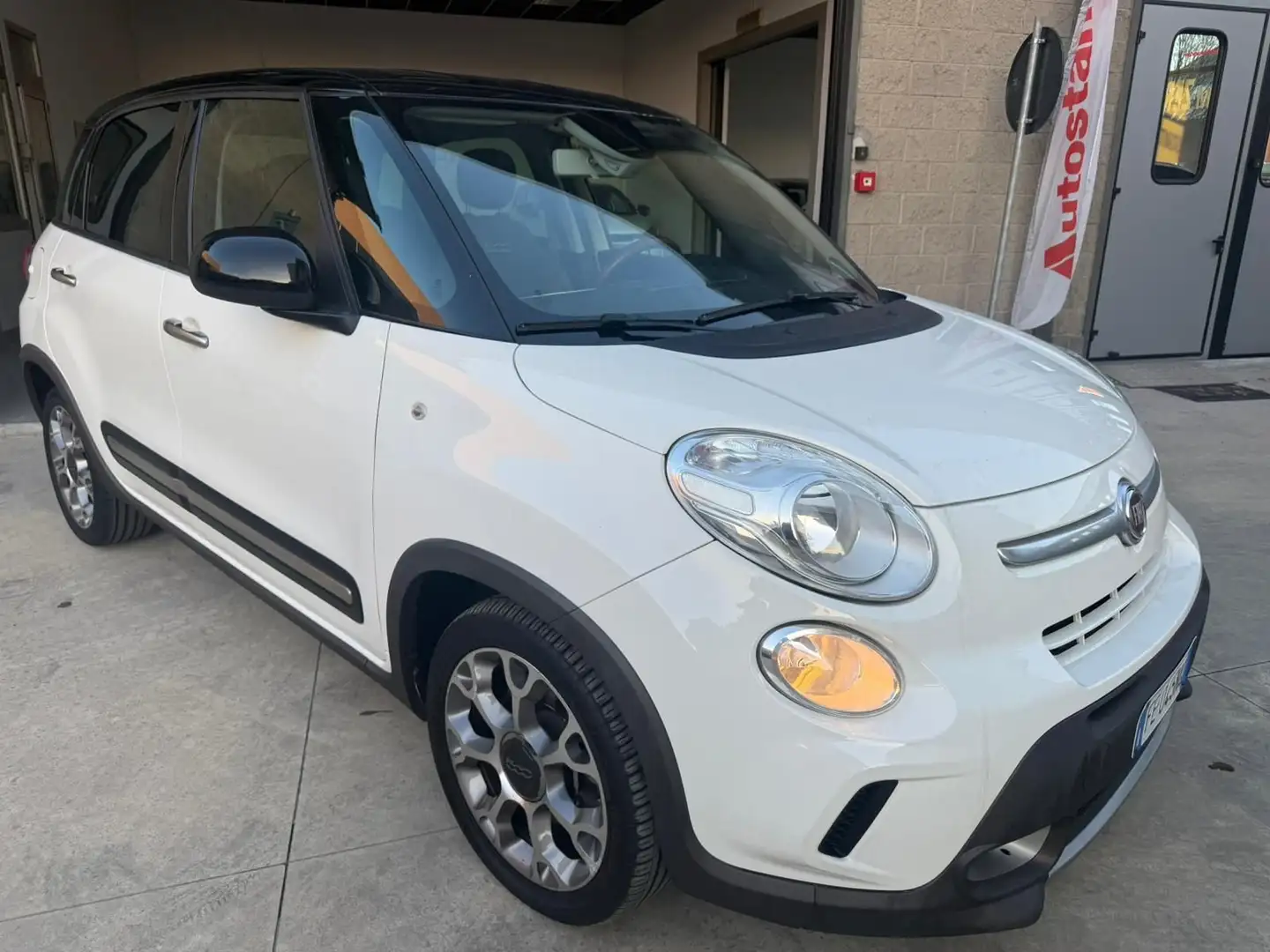 Fiat 500L 1.6 Multijet 120 CV Trekking Weiß - 2