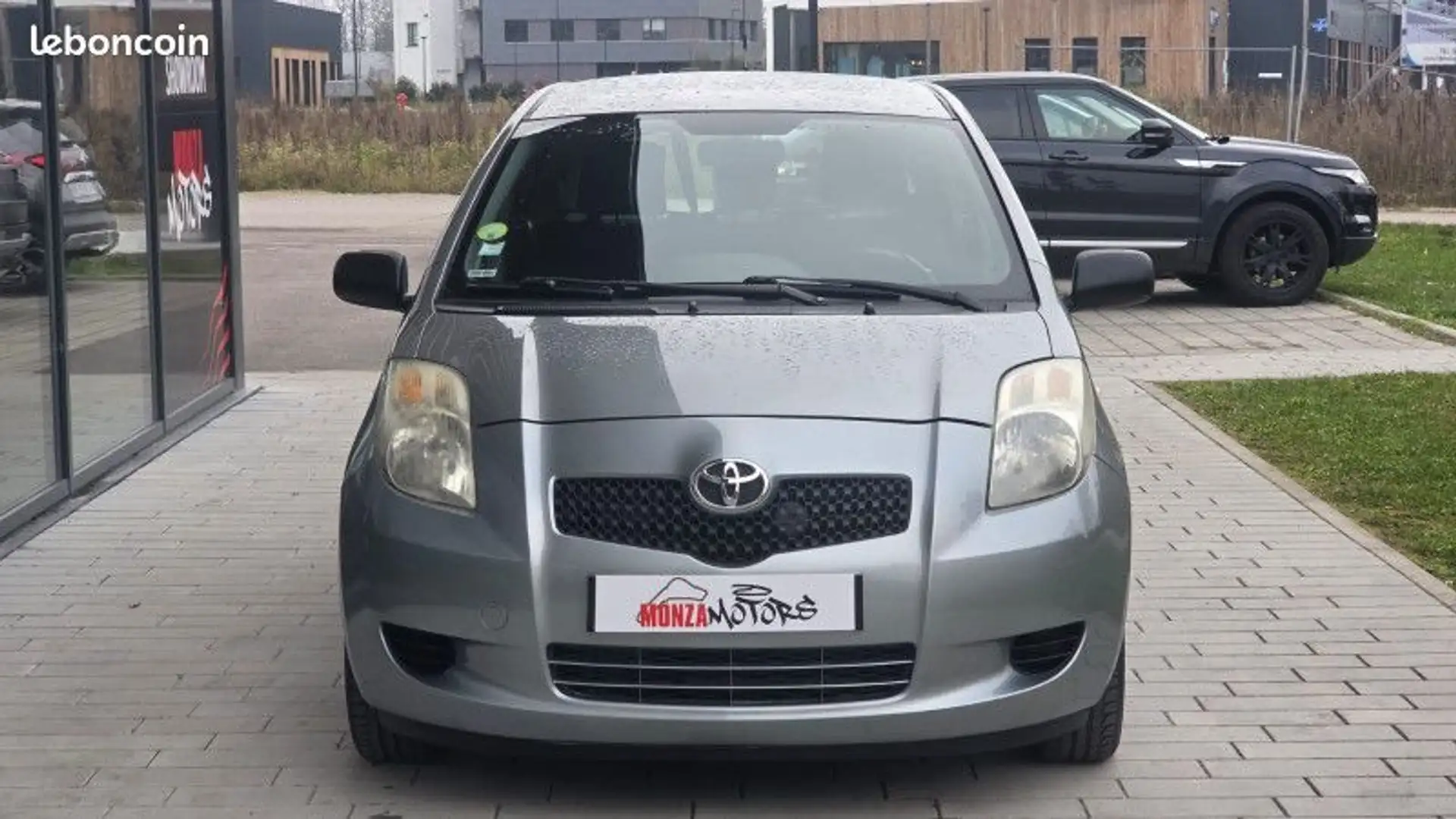 Toyota Yaris 85 VVT-I LUNA Gris - 2