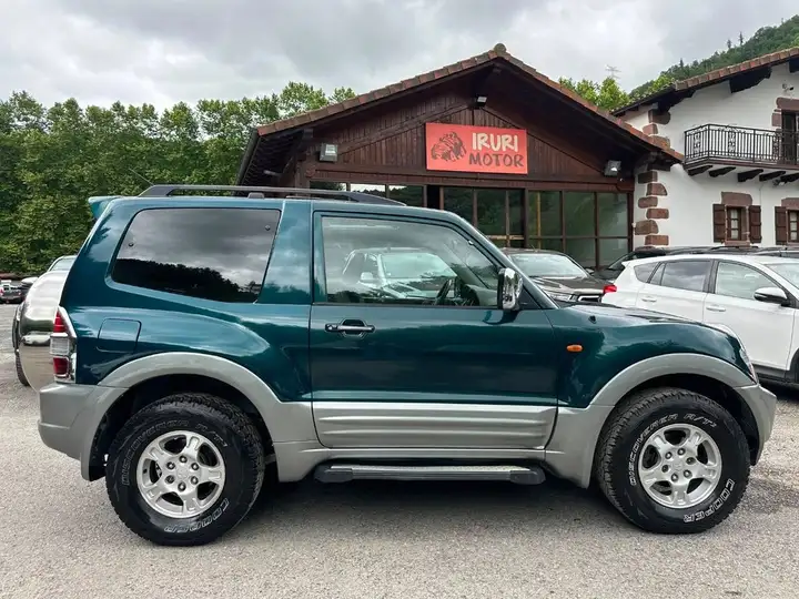 Mitsubishi Montero Corto 3.5 GDI GLS Kaiteki AT 2000