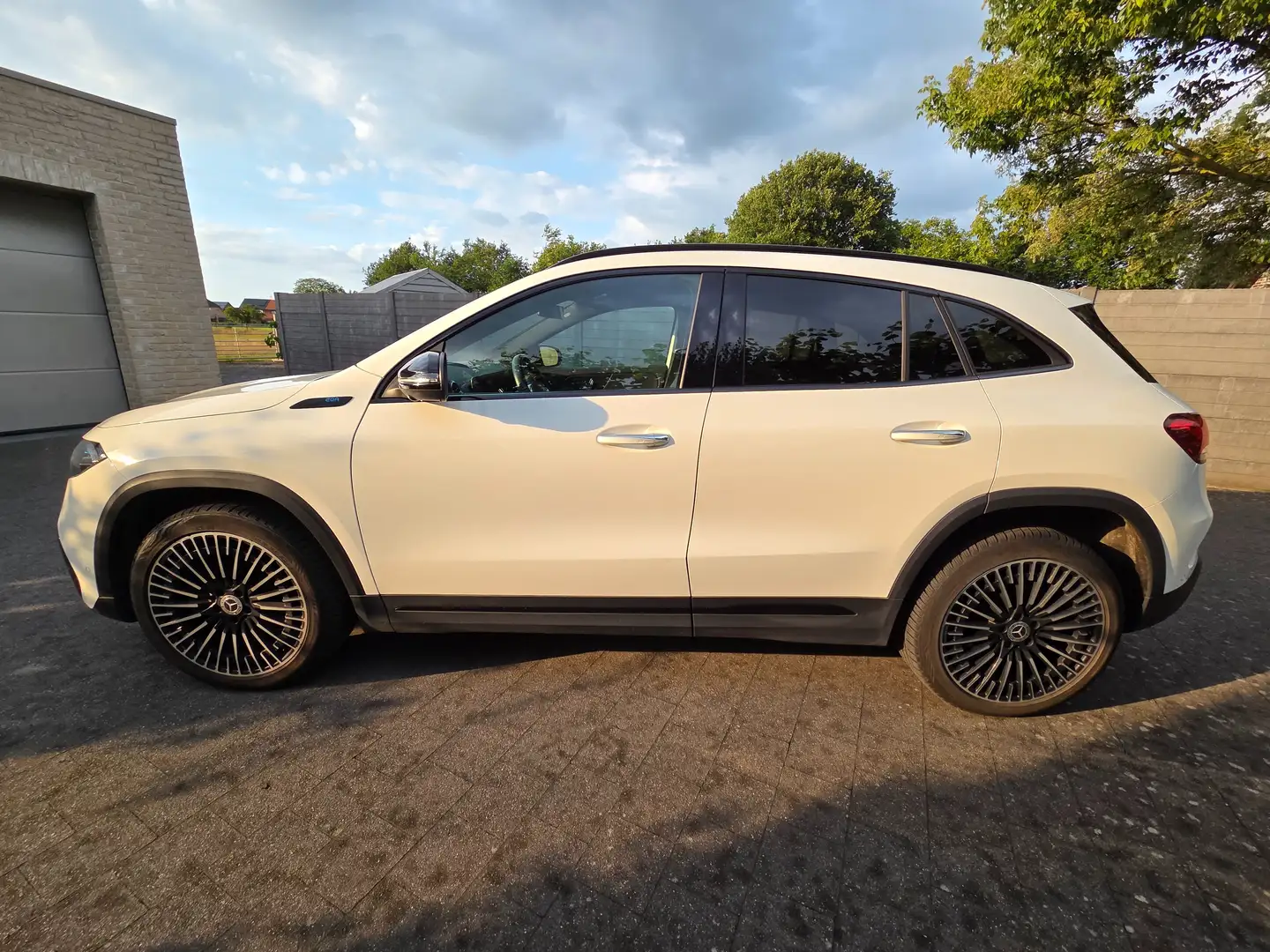 Mercedes-Benz EQA 300 EQA 300 4Matic AMG Line Blanco - 2
