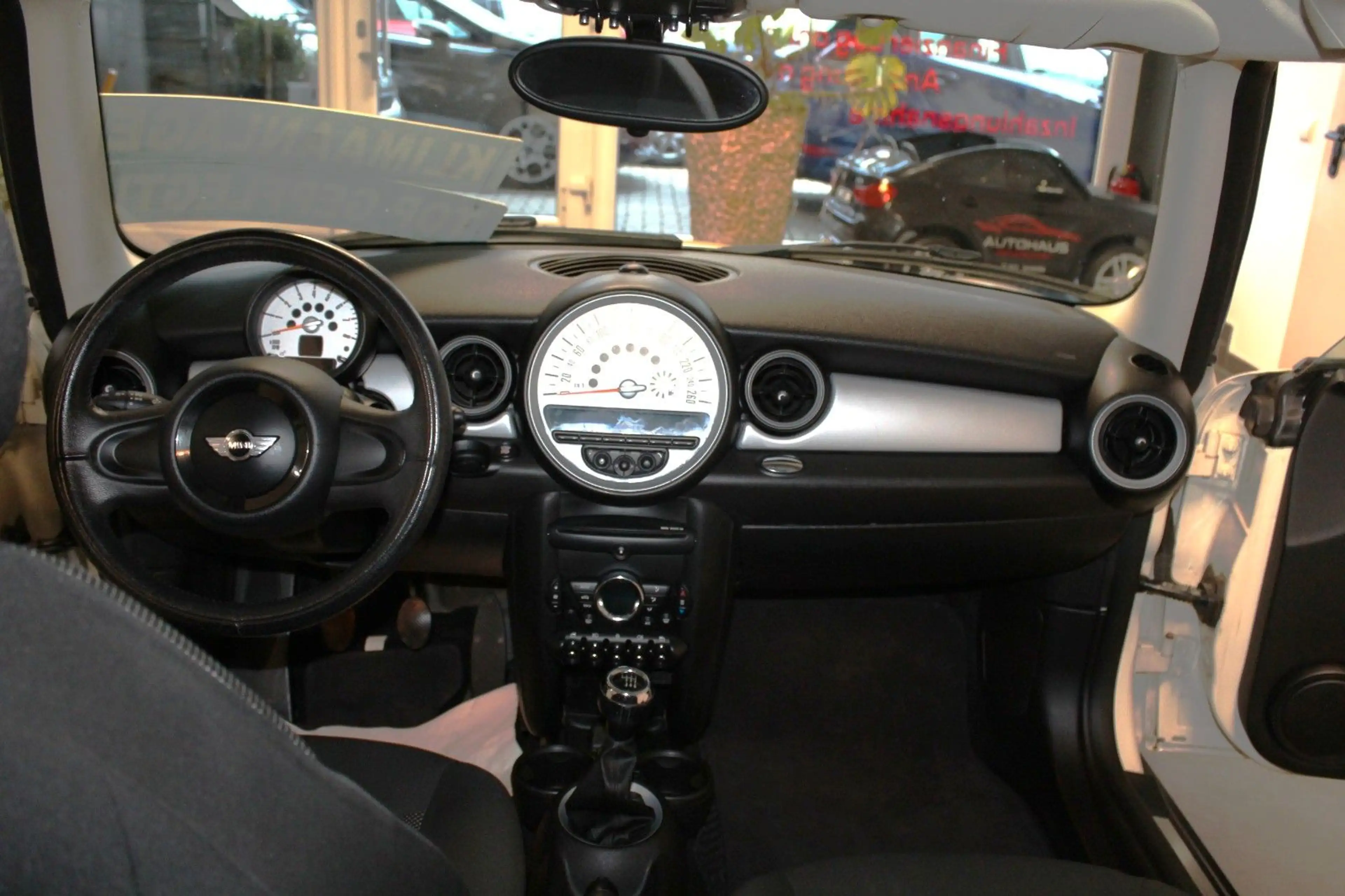 MINI One Mini One — photo 9