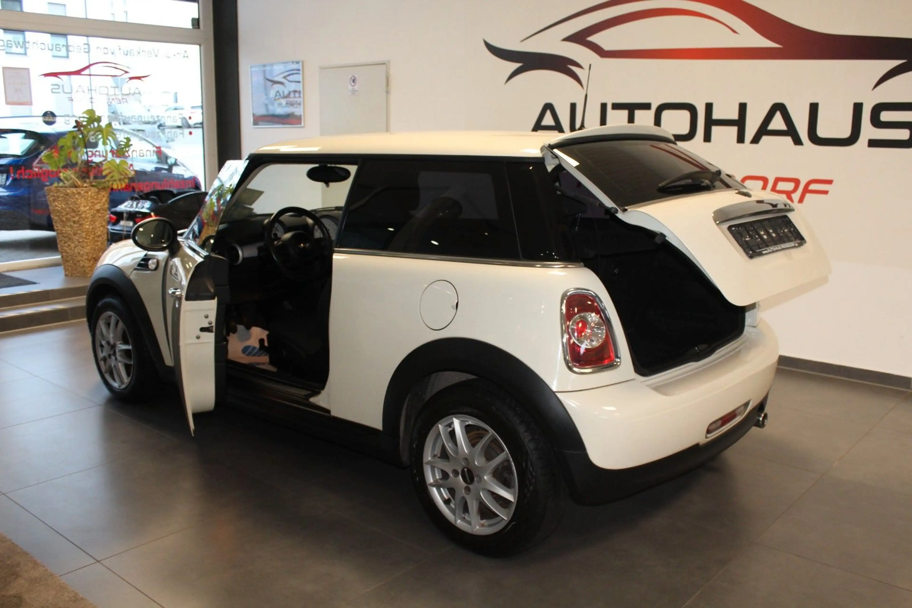 MINI One Mini One — photo 6