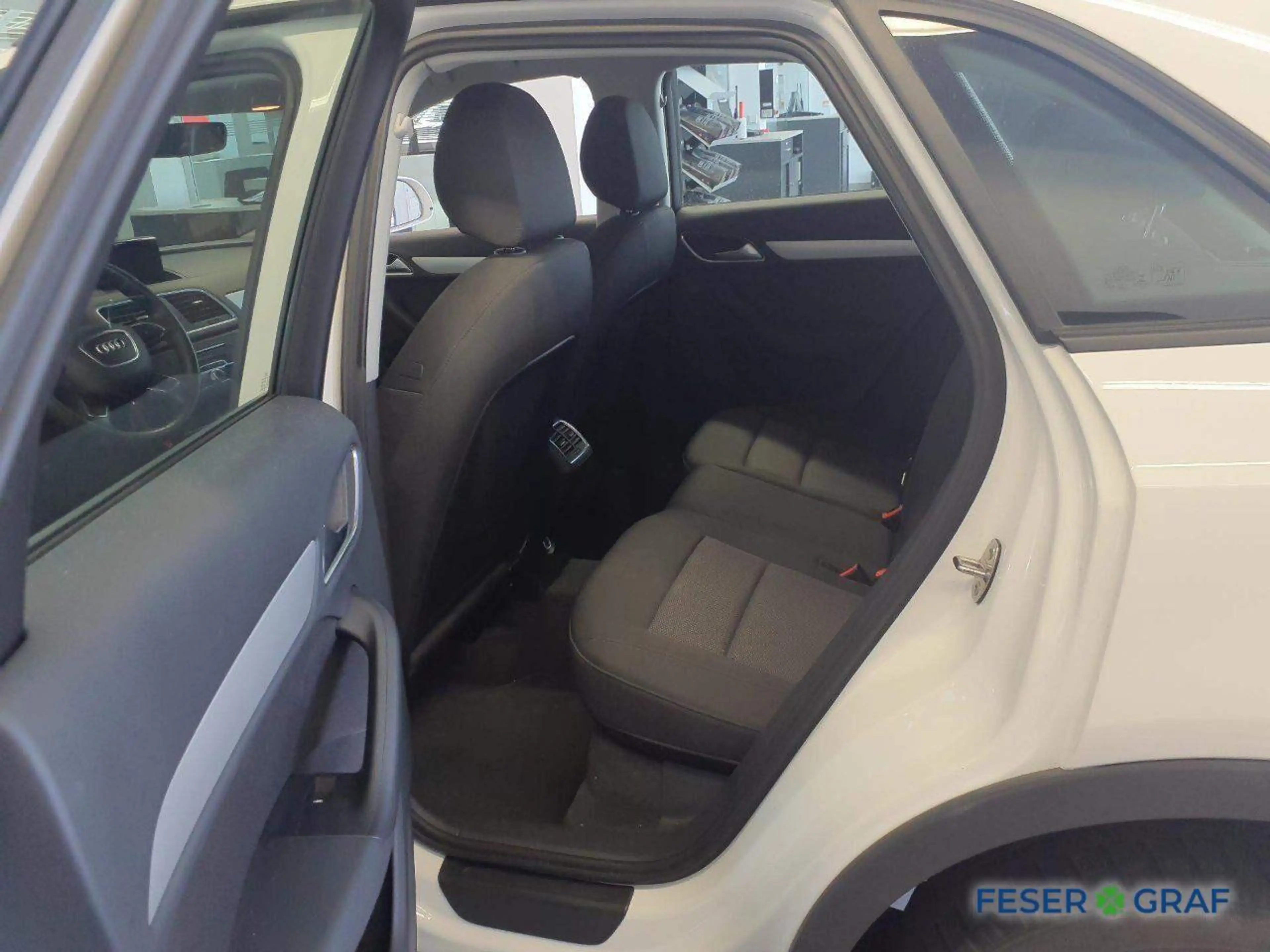 Audi Q3 1.4 TFSI ultra LED SHZ PDC Plus — photo 8