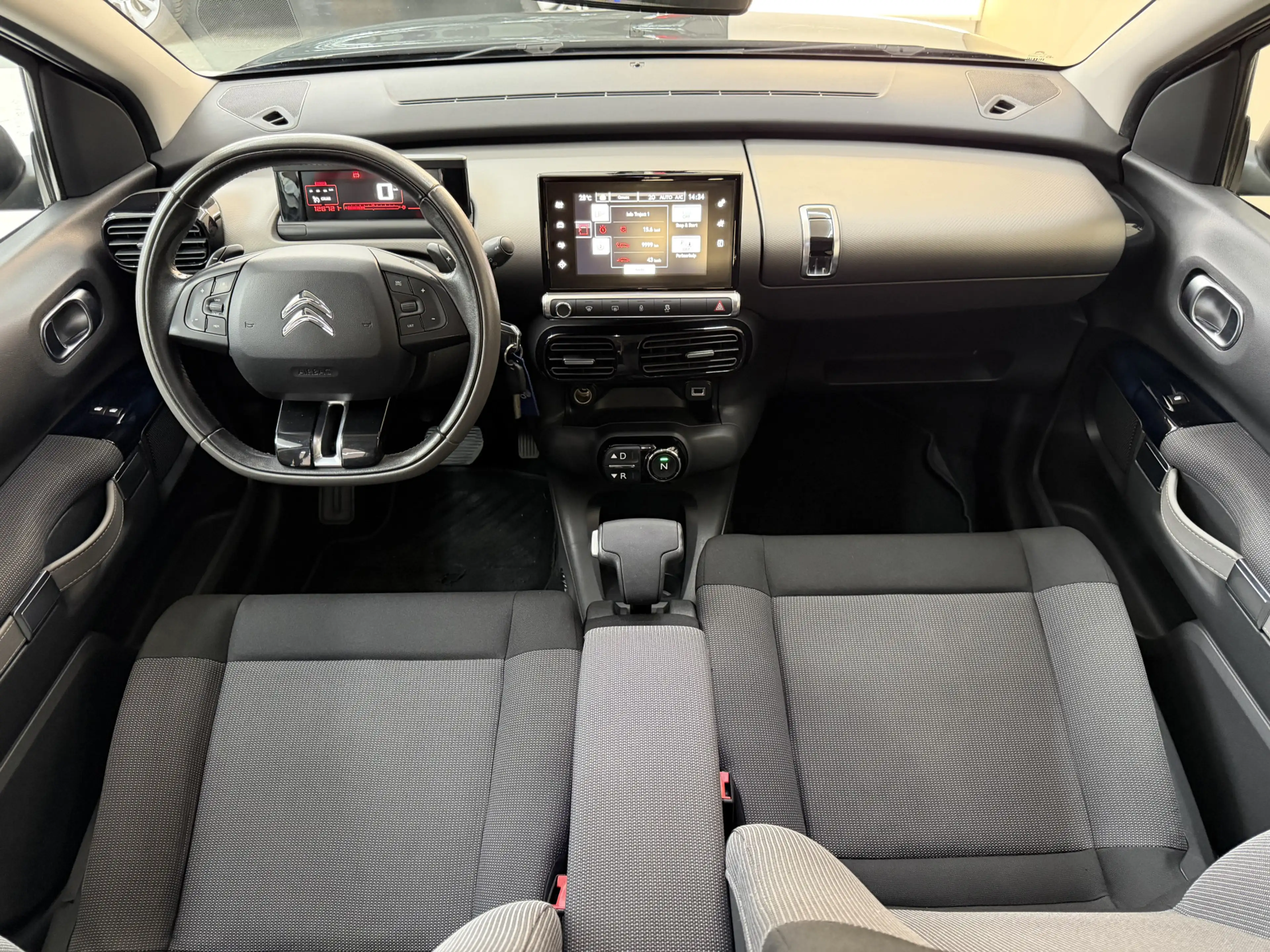 Citroen C4 Cactus 1.2 PureTech Shine, 82Pk, 2016, Nieuwe distributie — photo 2