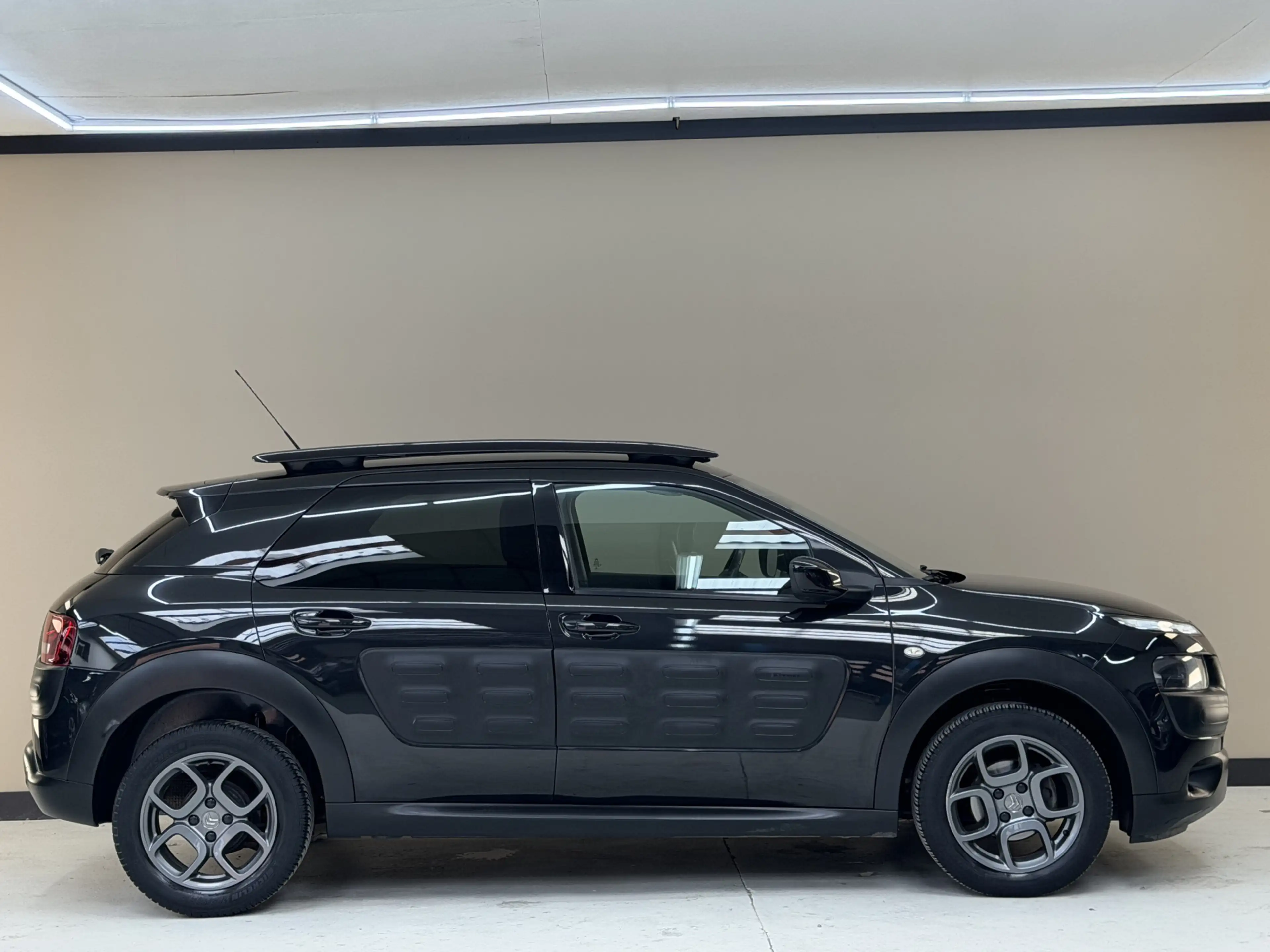Citroen C4 Cactus 1.2 PureTech Shine, 82Pk, 2016, Nieuwe distributie — photo 9