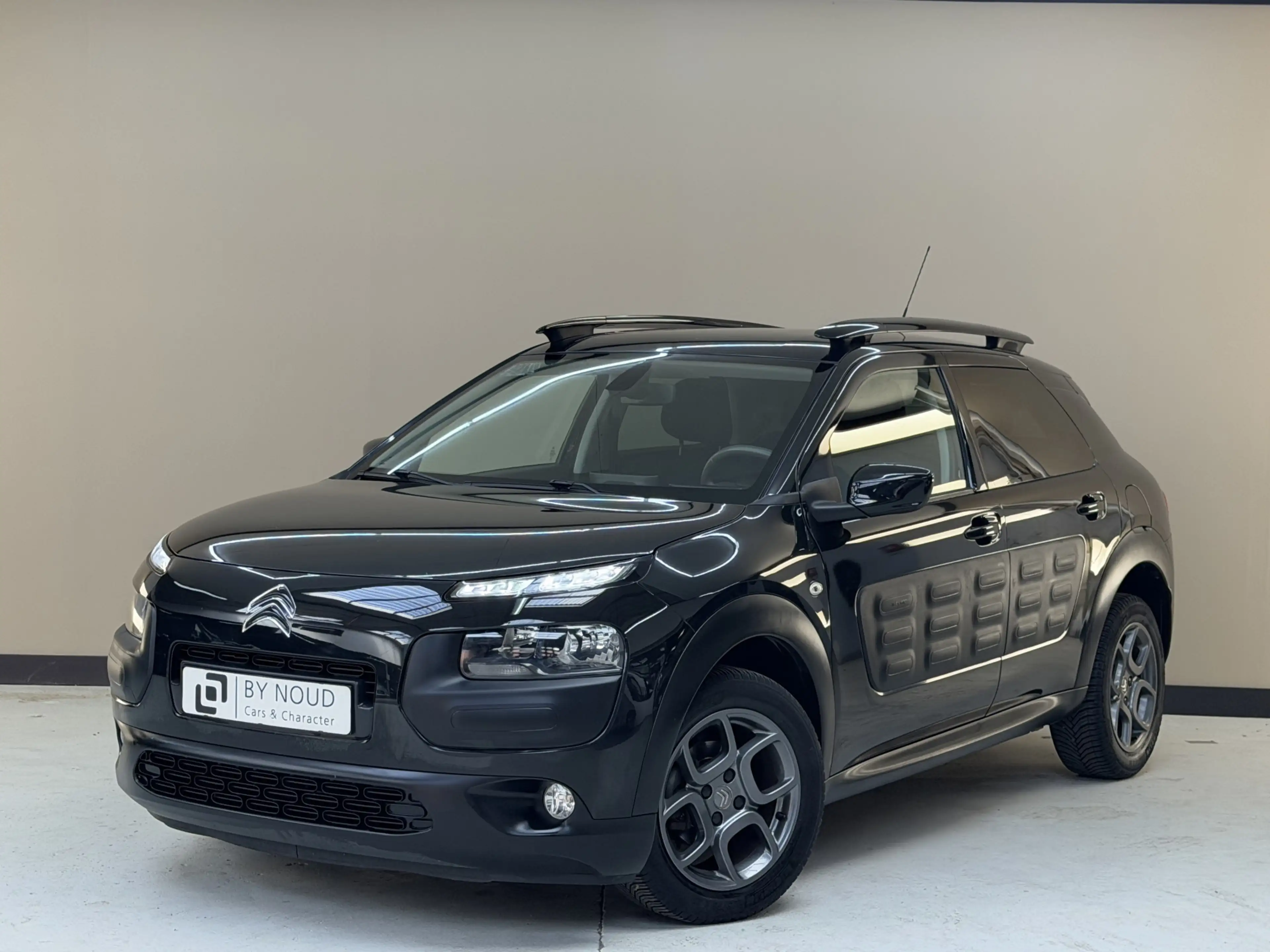 Citroen C4 Cactus 1.2 PureTech Shine, 82Pk, 2016, Nieuwe distributie