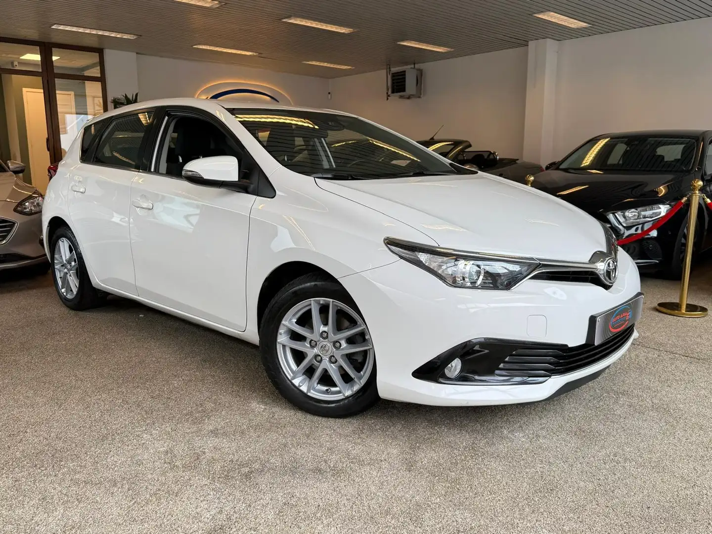 Toyota Auris 1.33i*GARANTIE TOYOTA 10 ANS*FULL SERVIC TOYOTA Blanc - 2