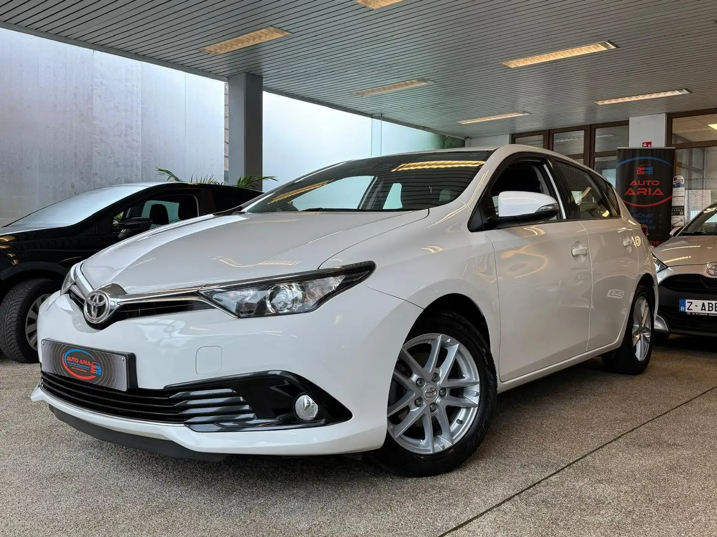 Toyota Auris 1.33i*GARANTIE TOYOTA 10 ANS*FULL SERVIC TOYOTA Blanc - 1