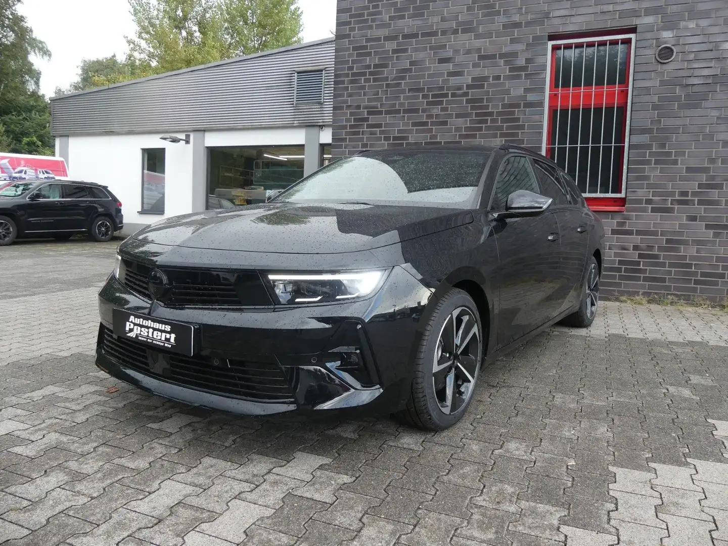Opel Astra Sports Tourer GS  *Lagerwagen* 130PS Auto Schwarz - 1