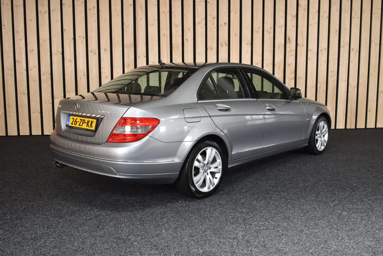 Mercedes-Benz C 180 K Avantgarde 146dkm Navi Clima 2e eig. NL-auto PDC Gris - 2