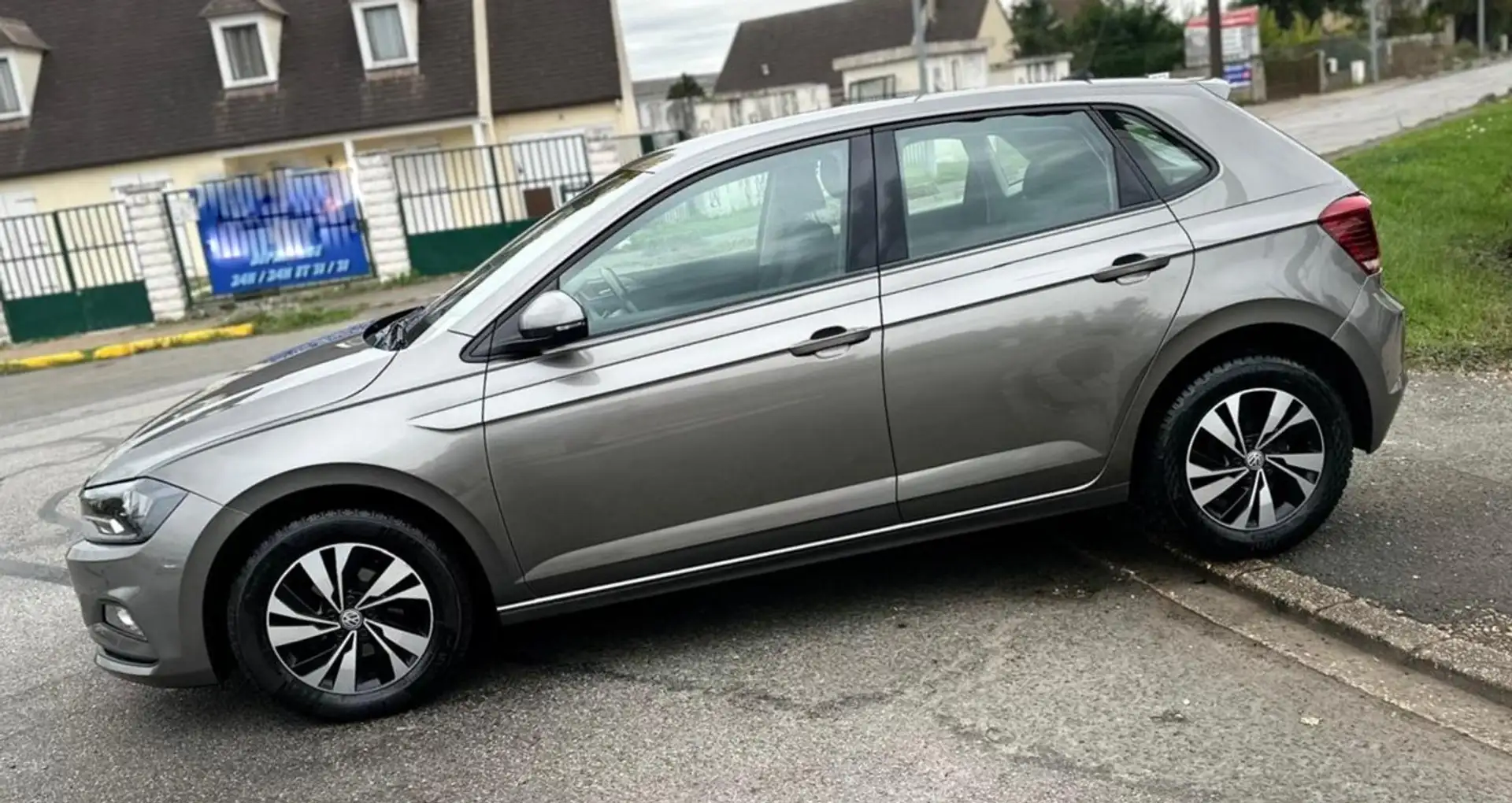 Volkswagen Polo VI Confortline Business 1.0 TSI 95CV 9159HT Gris - 2
