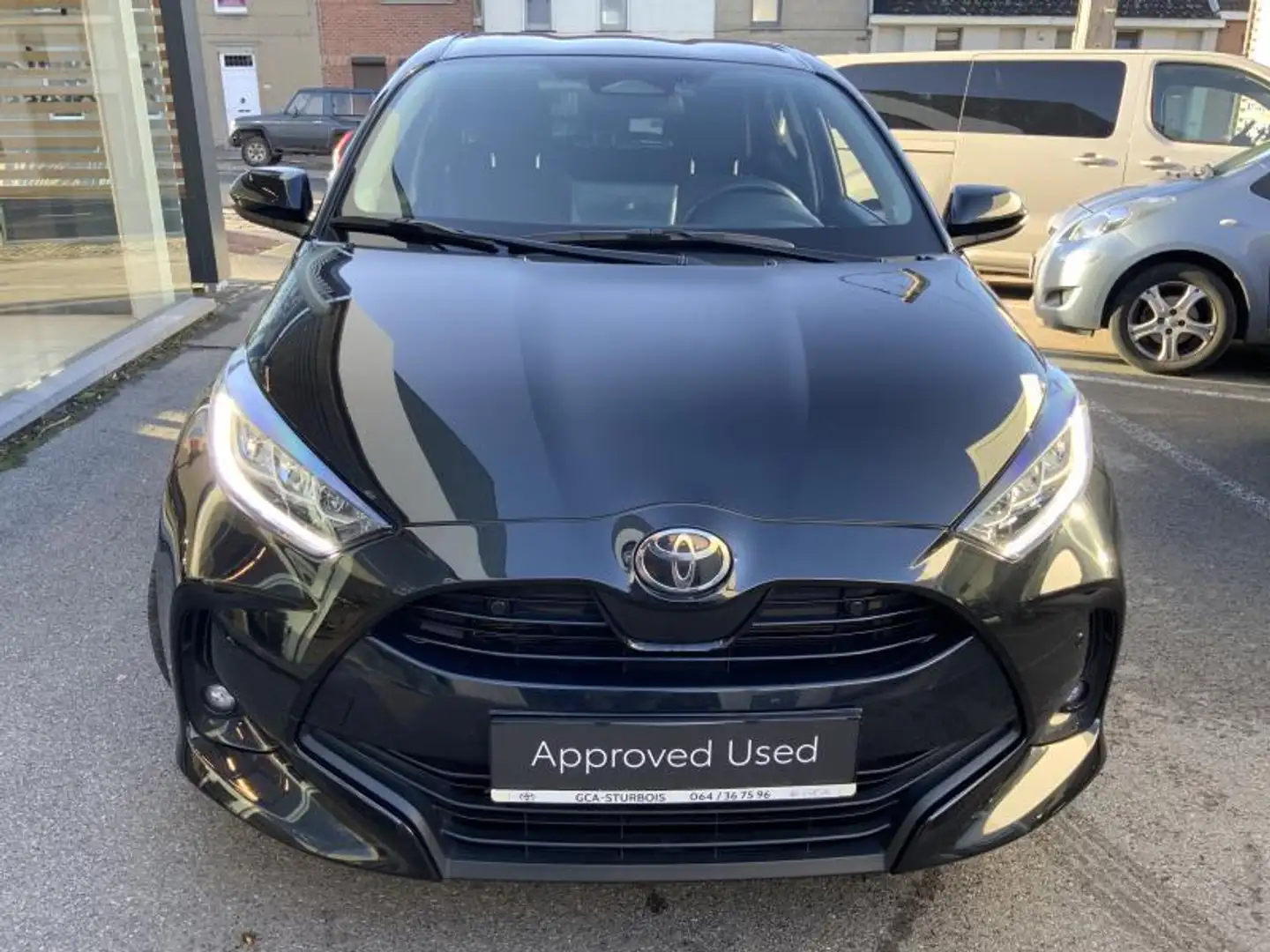 Toyota Yaris Iconic TECH PACK Zwart - 2
