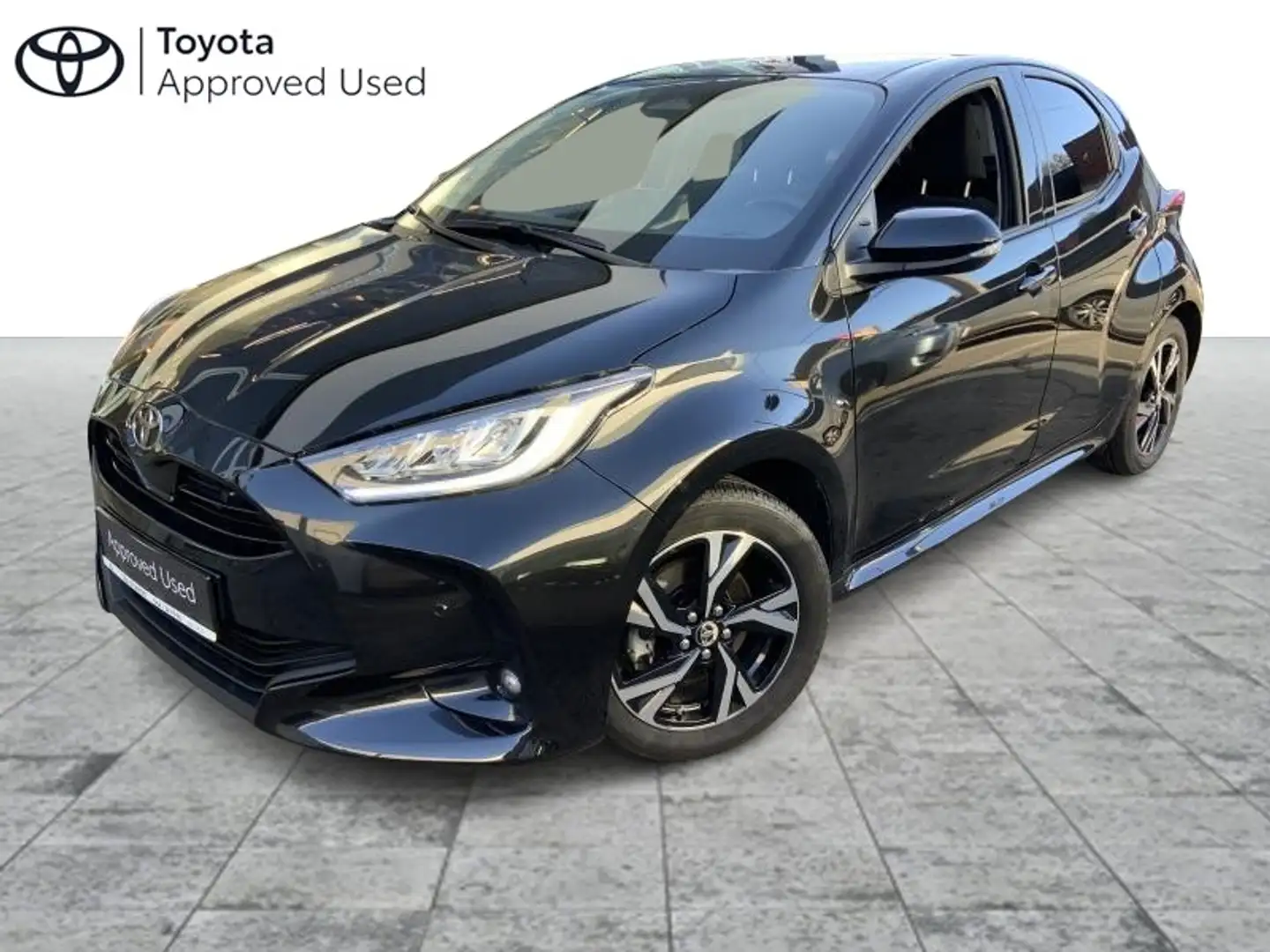 Toyota Yaris Iconic TECH PACK Zwart - 1