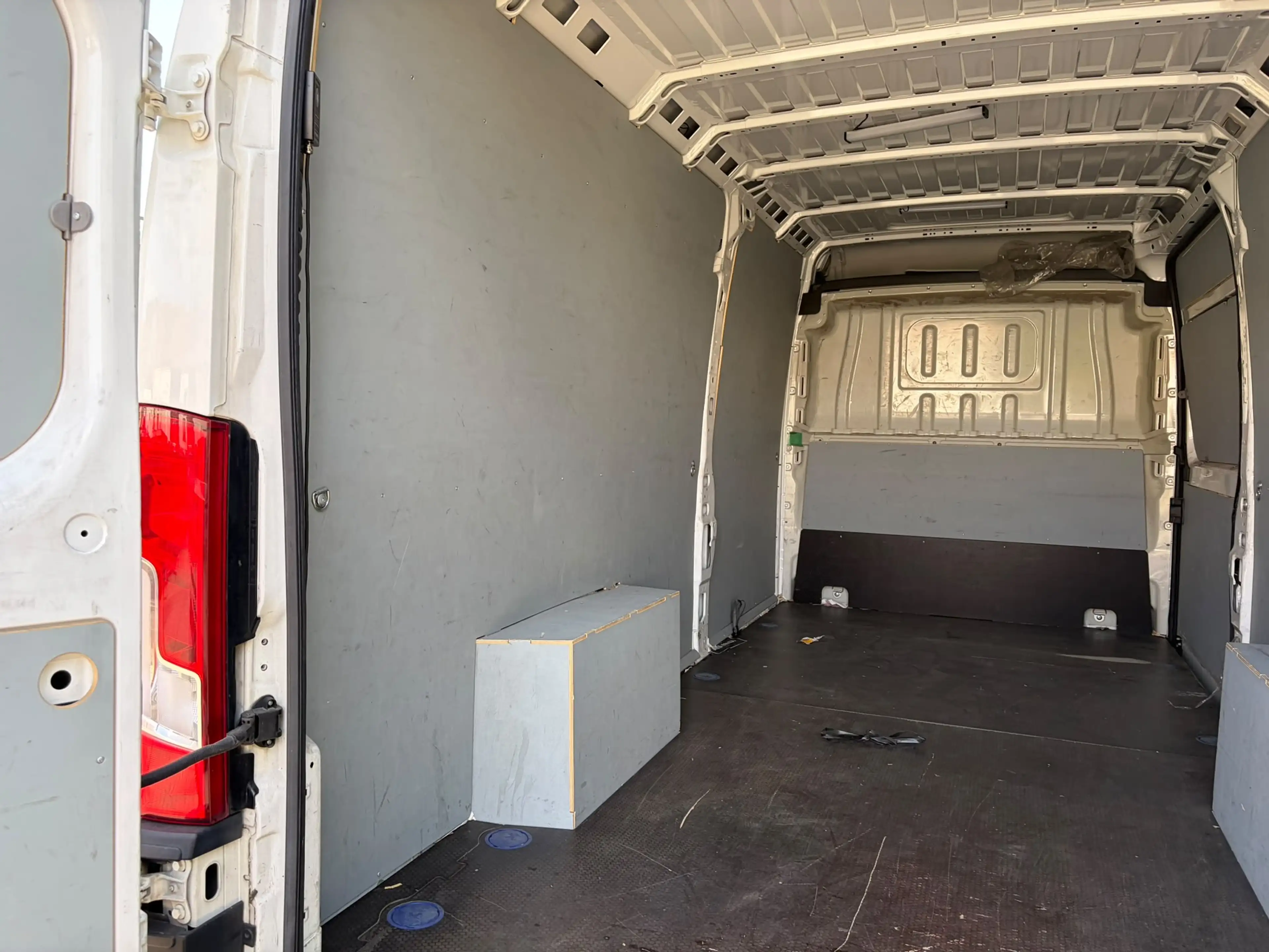 Peugeot Boxer 2.2 BlueHDi L3H2 Asphalt S — photo 13