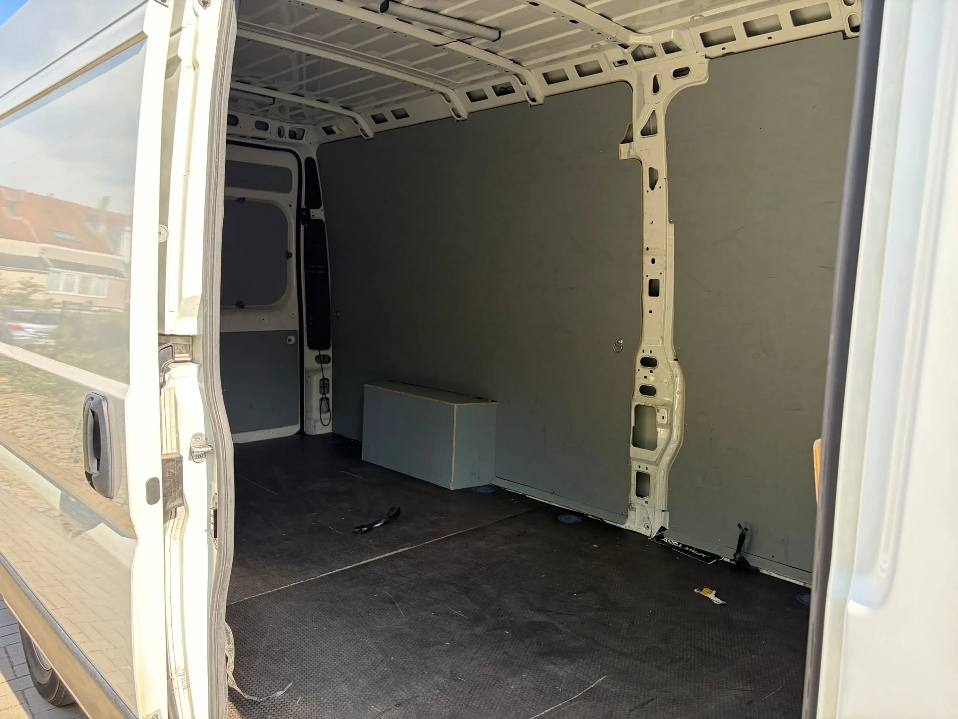 Peugeot Boxer 2.2 BlueHDi L3H2 Asphalt S — photo 6
