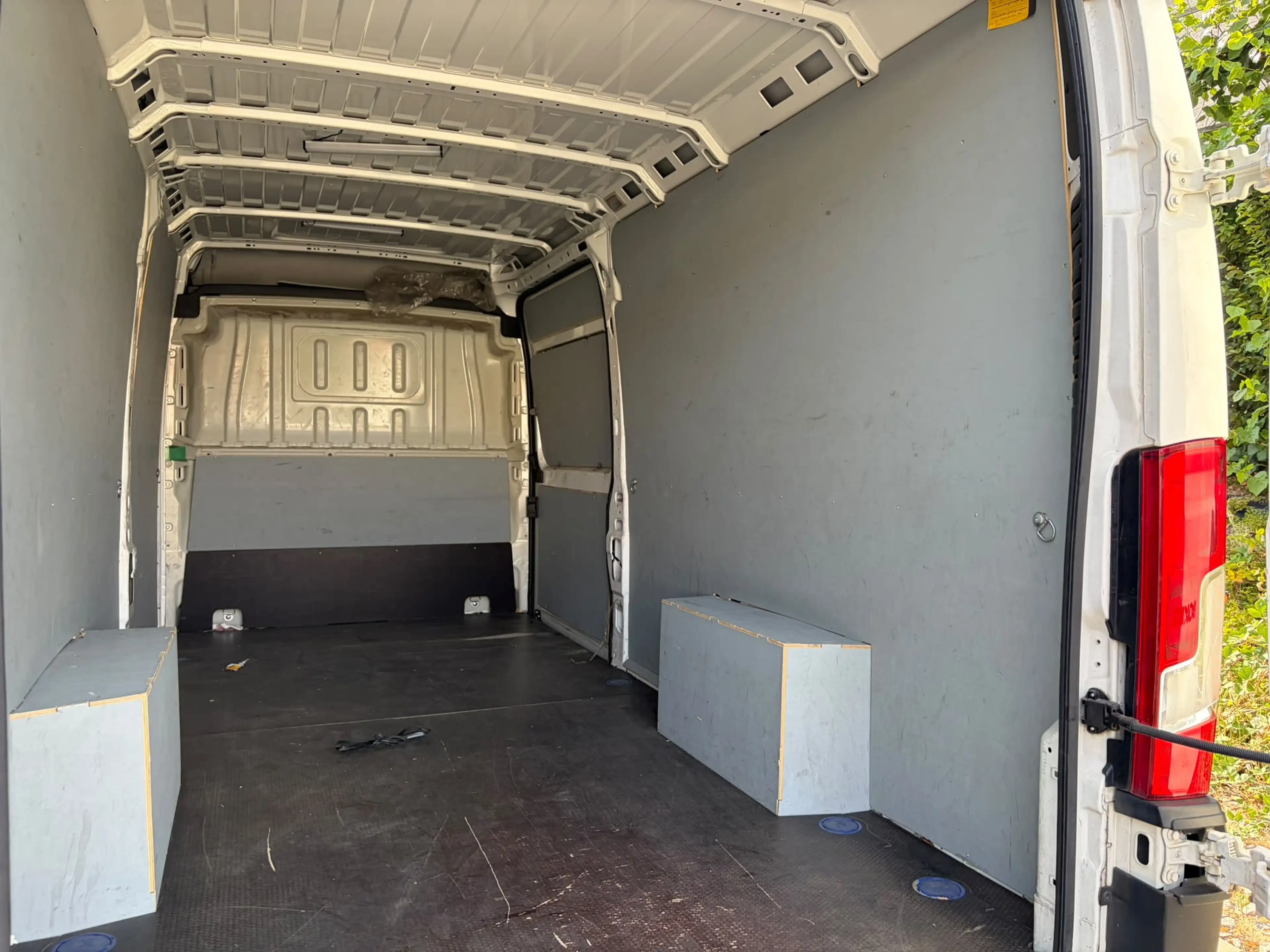 Peugeot Boxer 2.2 BlueHDi L3H2 Asphalt S — photo 9
