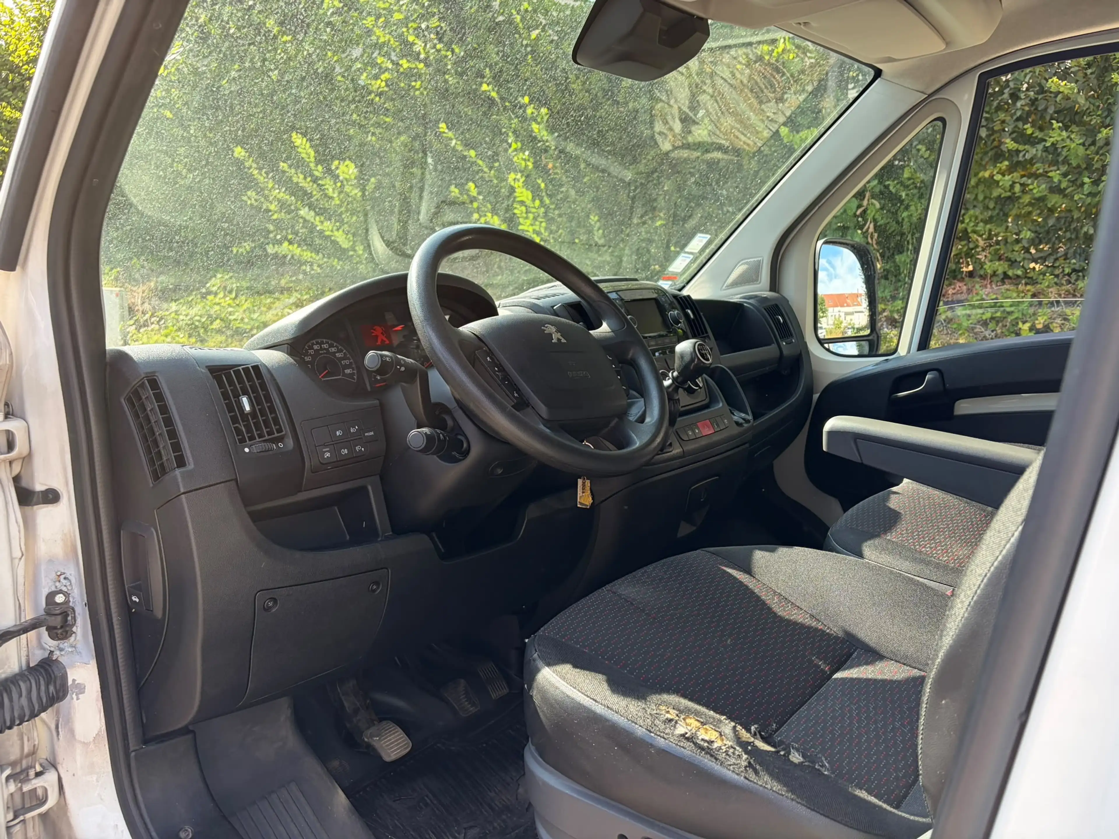 Peugeot Boxer 2.2 BlueHDi L3H2 Asphalt S — photo 12