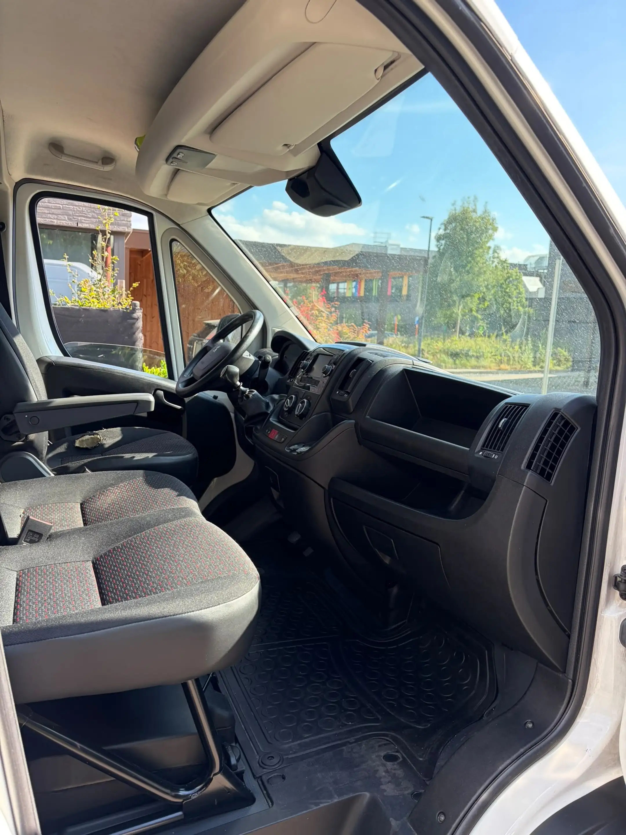 Peugeot Boxer 2.2 BlueHDi L3H2 Asphalt S — photo 8