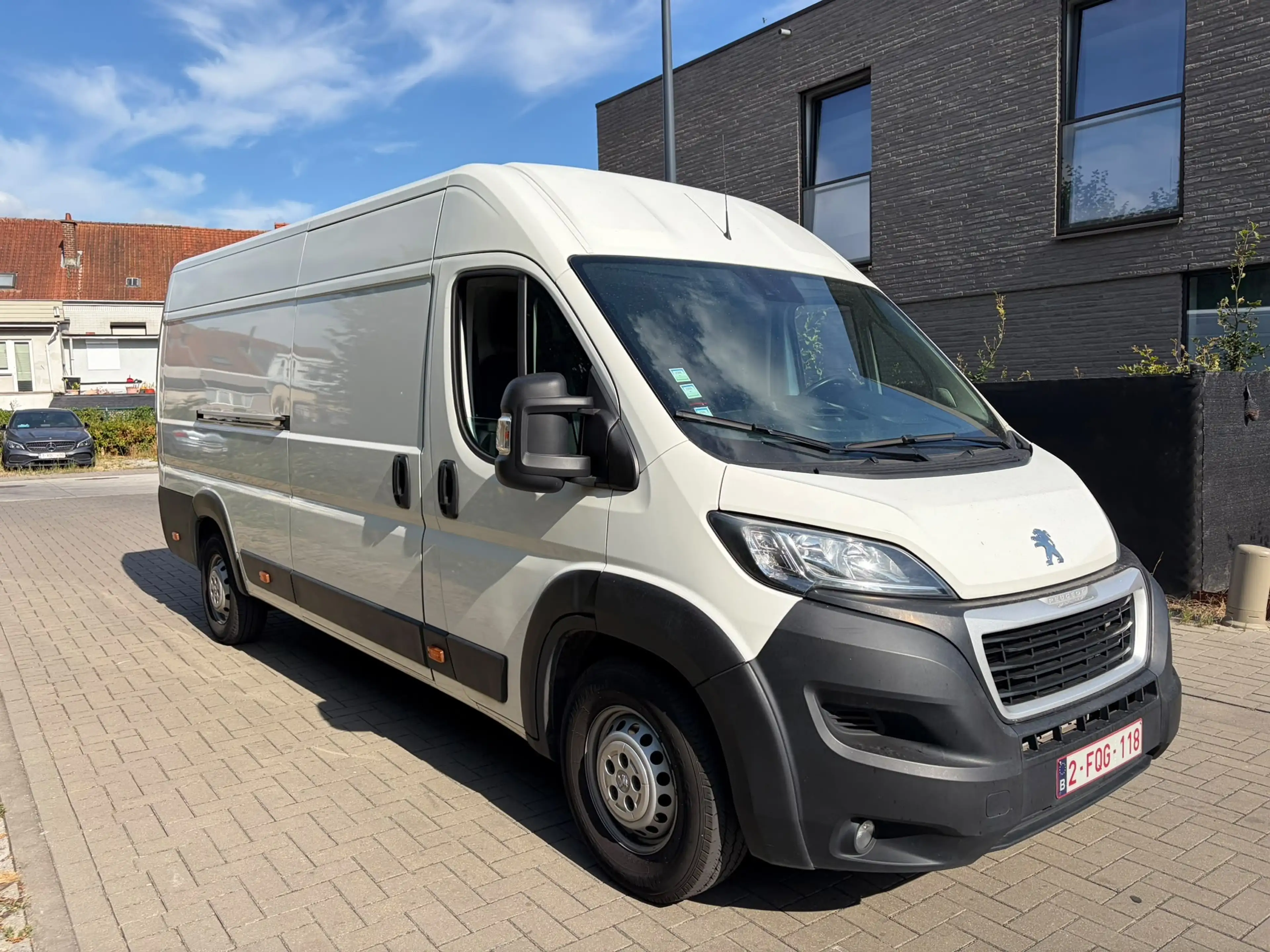 Peugeot Boxer 2.2 BlueHDi L3H2 Asphalt S — photo 2