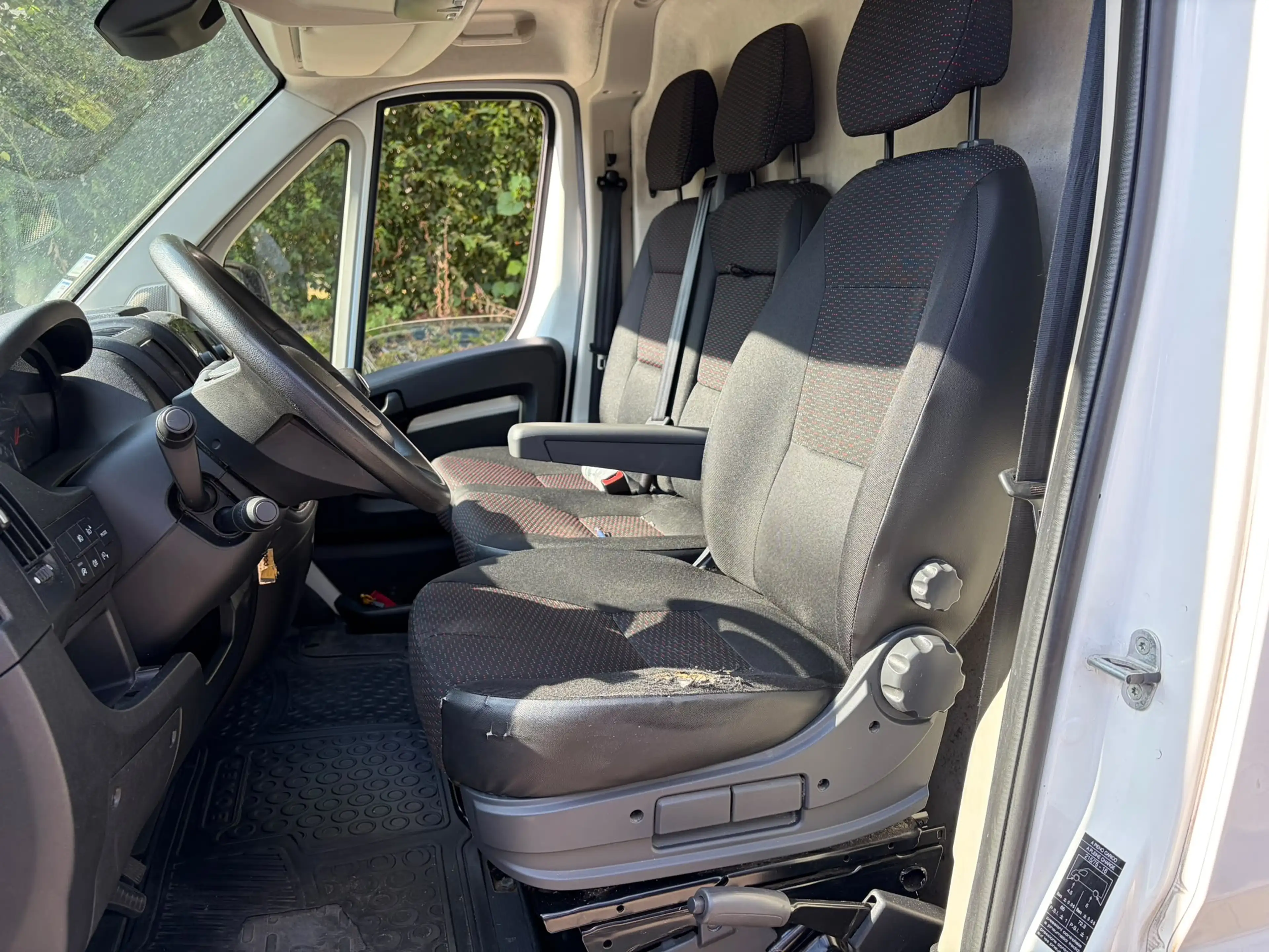 Peugeot Boxer 2.2 BlueHDi L3H2 Asphalt S — photo 10