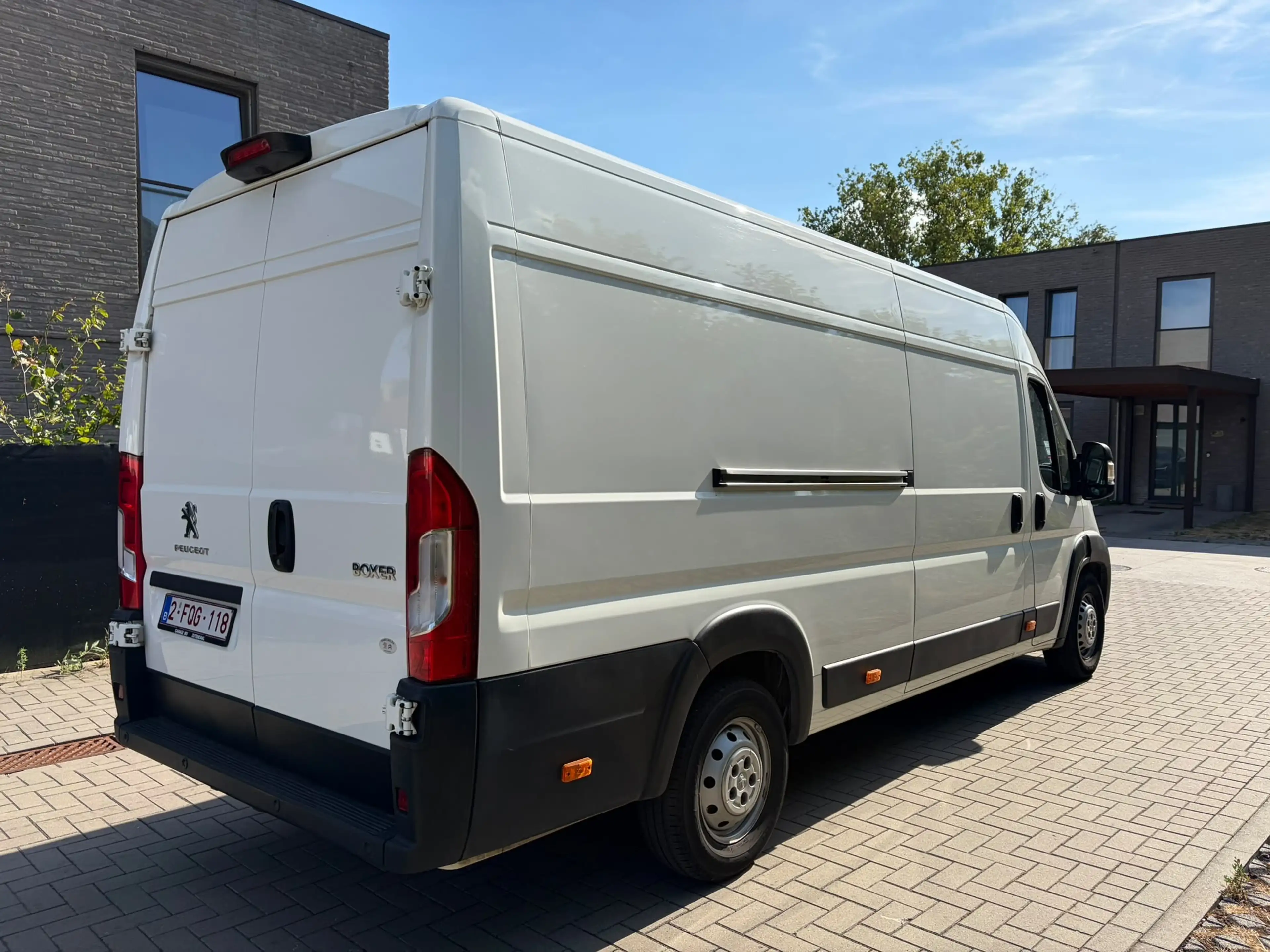 Peugeot Boxer 2.2 BlueHDi L3H2 Asphalt S — photo 4