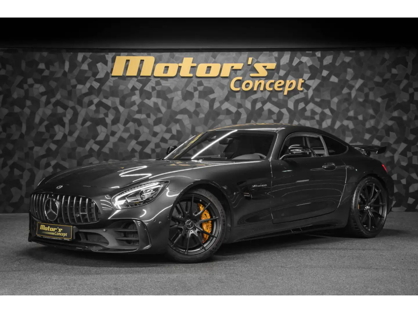 Mercedes-Benz AMG GT R Coupé V8 Bi-Turbo - MAGNETITE BLACK Schwarz - 1