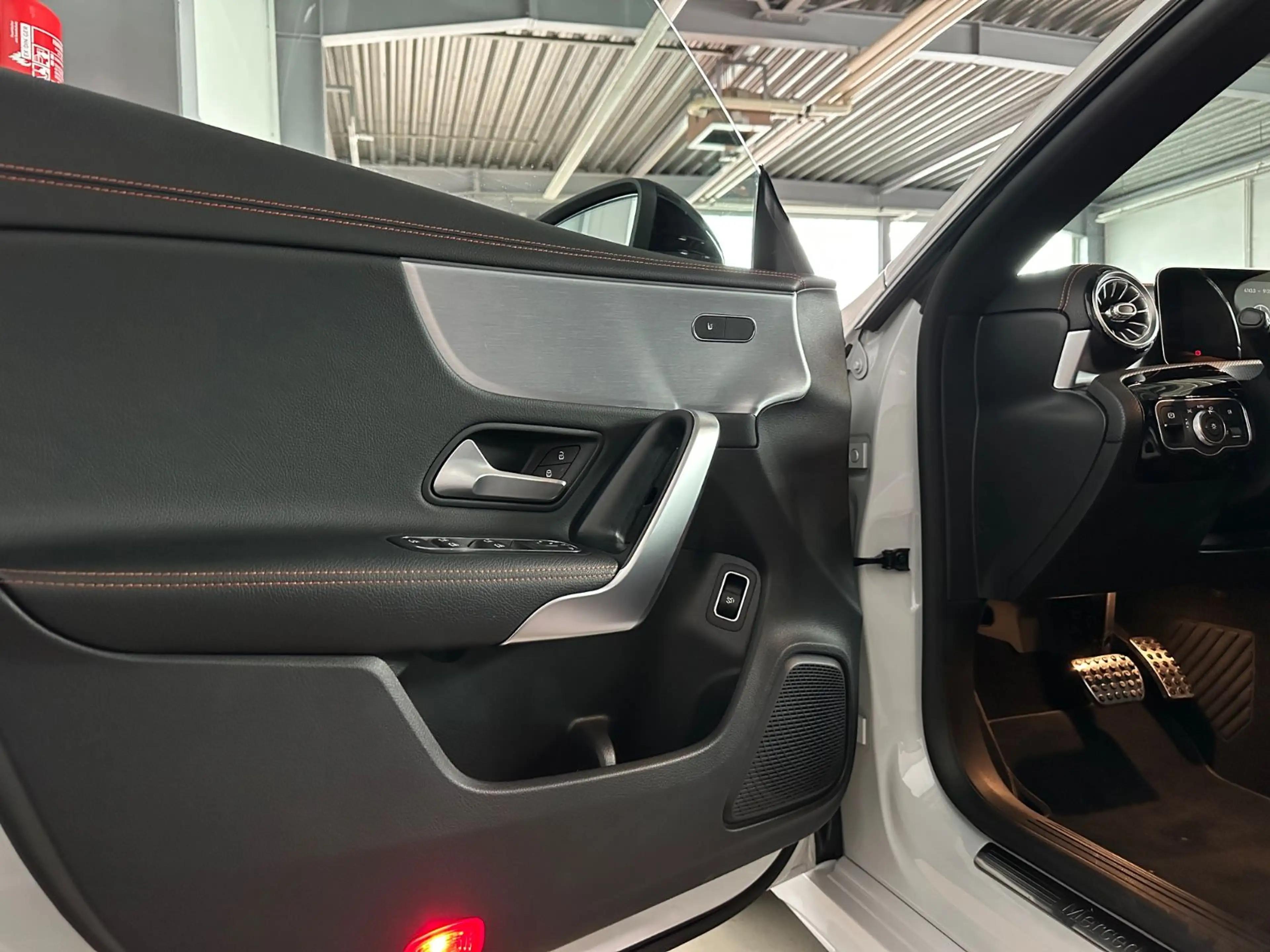 Mercedes-Benz CLA 220 Orange Edition1/AMG-Line/Kamera — photo 11