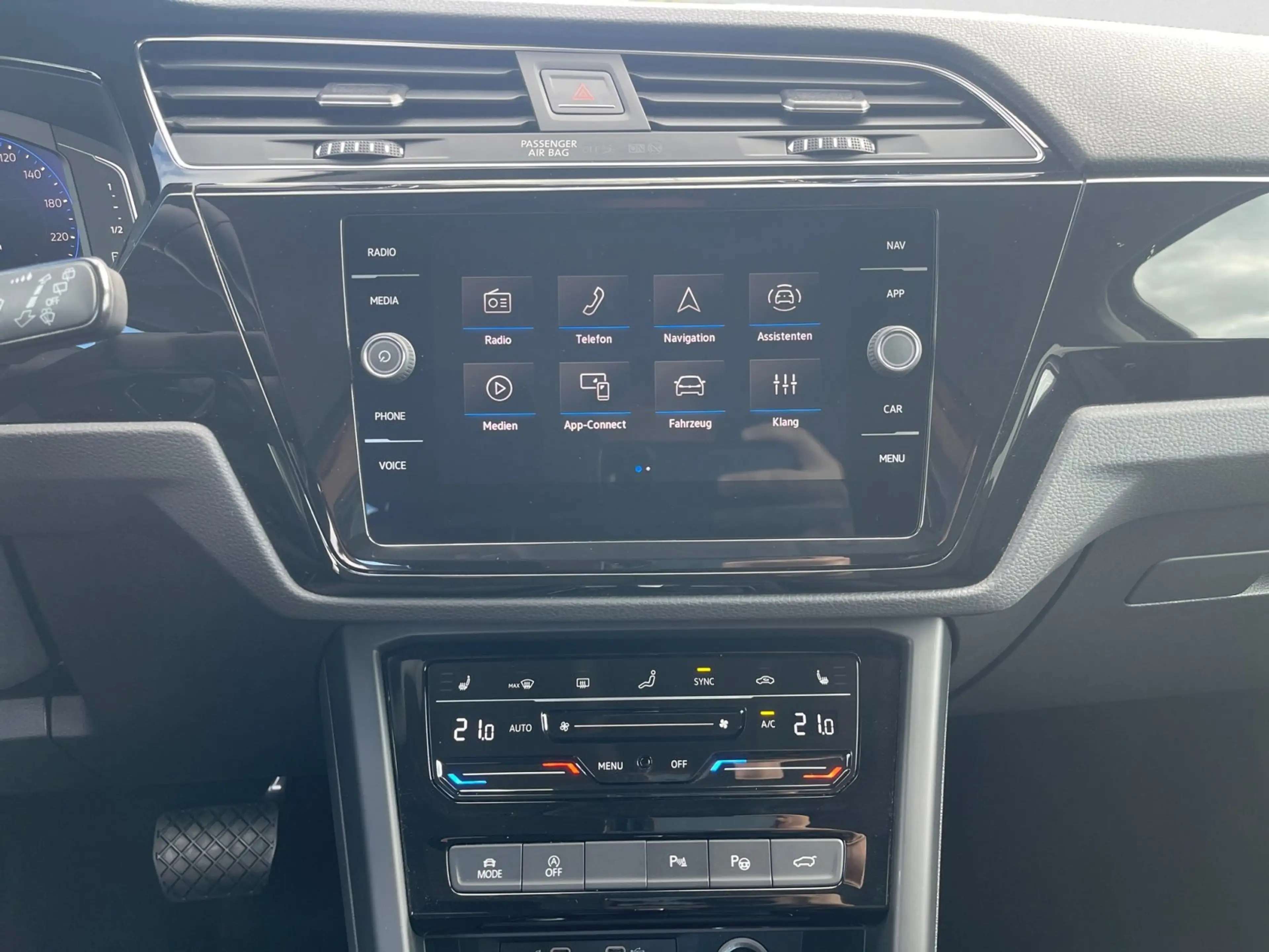 Volkswagen Touran Highline TSI DSG|7 SITZE|AHK|el.HECK|NAVI — photo 12