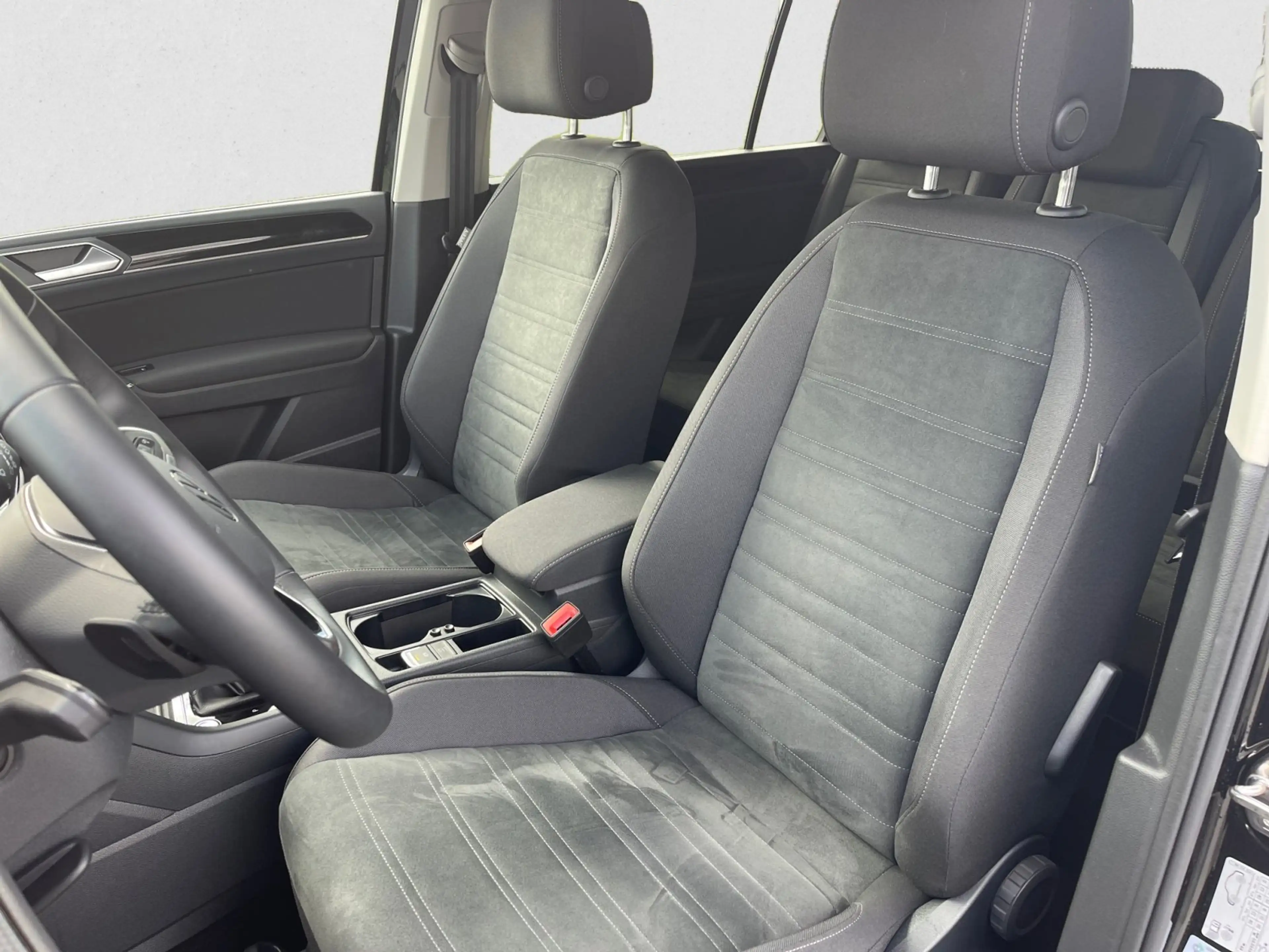 Volkswagen Touran Highline TSI DSG|7 SITZE|AHK|el.HECK|NAVI — photo 9
