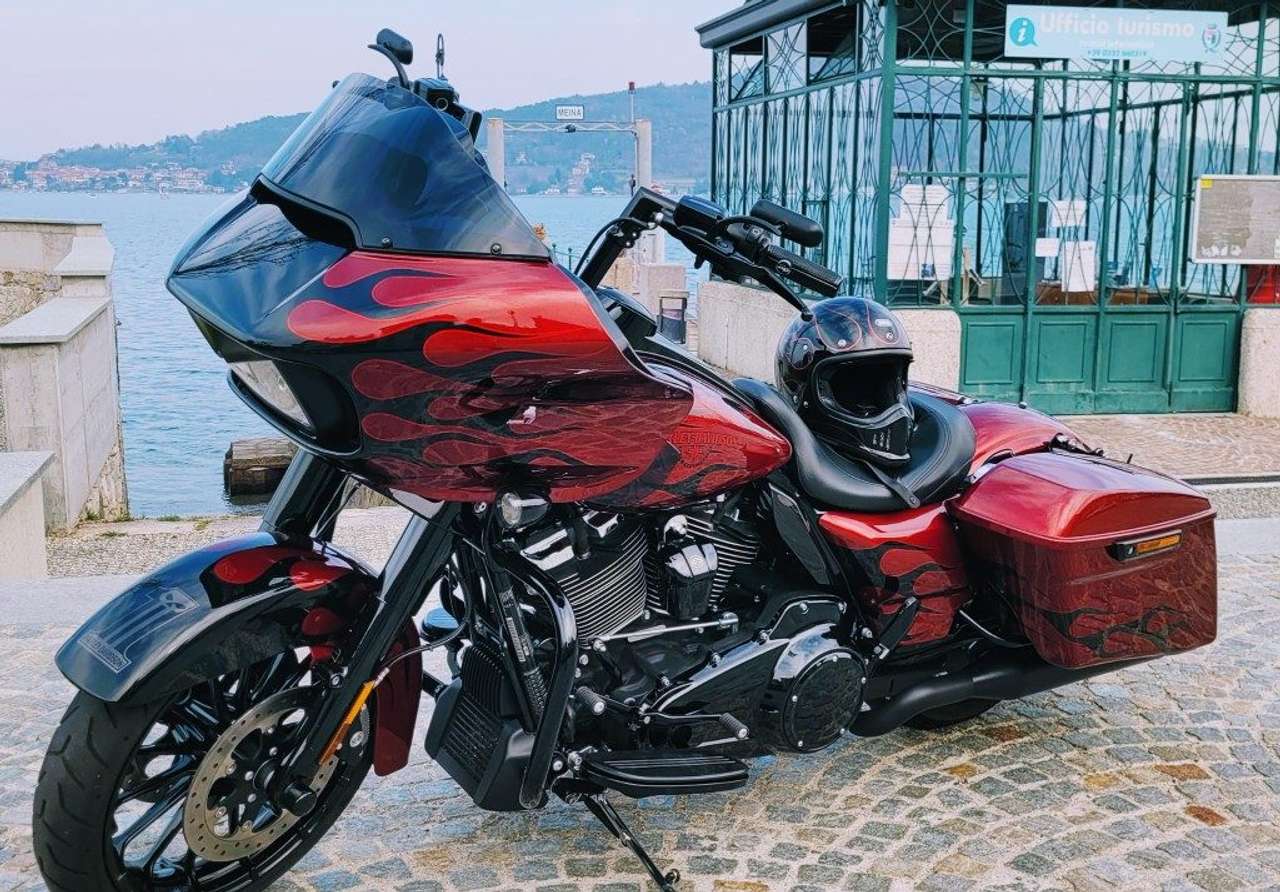 Harley-Davidson Road Glide 107 hard candy custom UNICA !!!