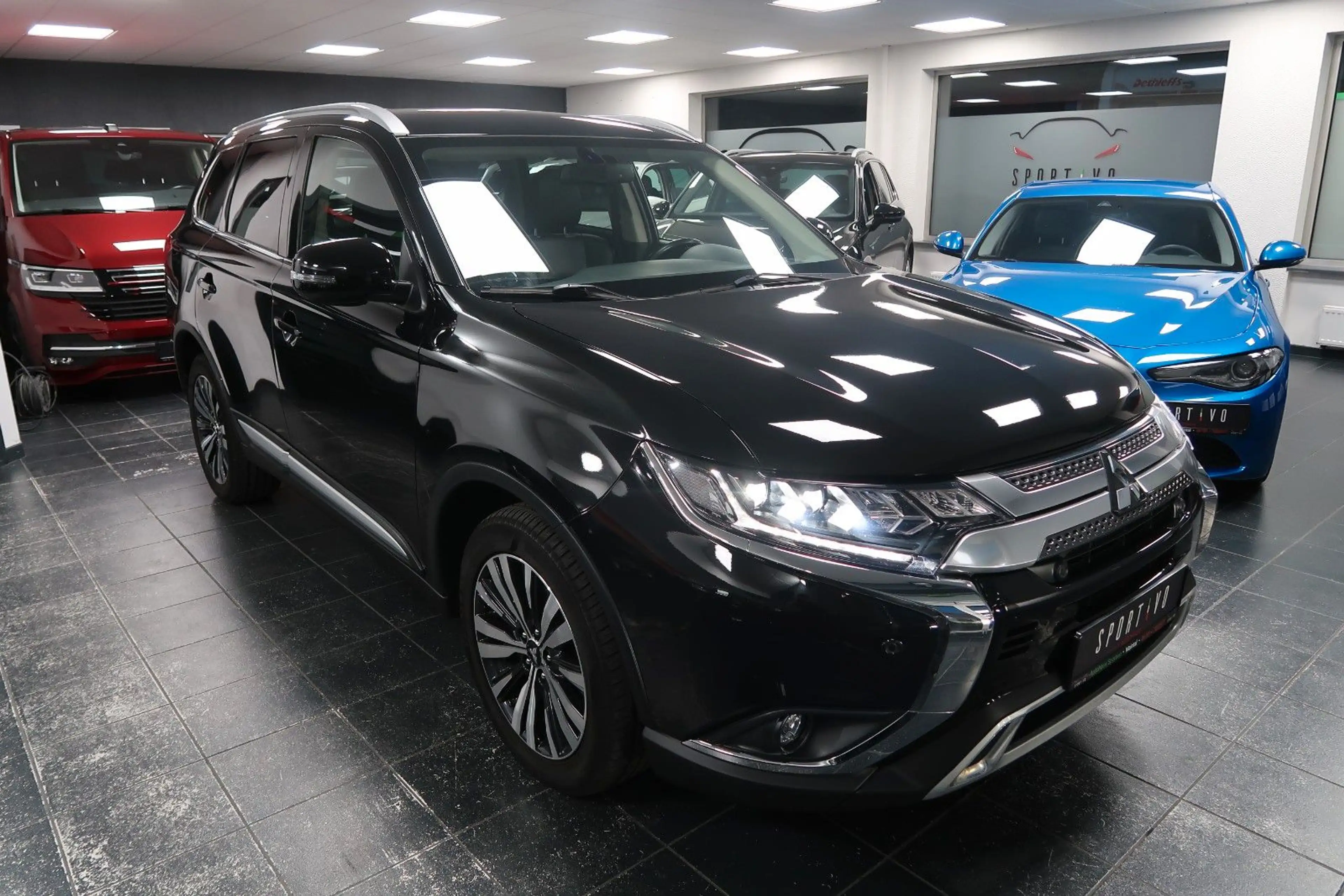 Mitsubishi Outlander 2.0 MIVEC Diamant Ed.+ ClearTec 4WD 1H — photo 3