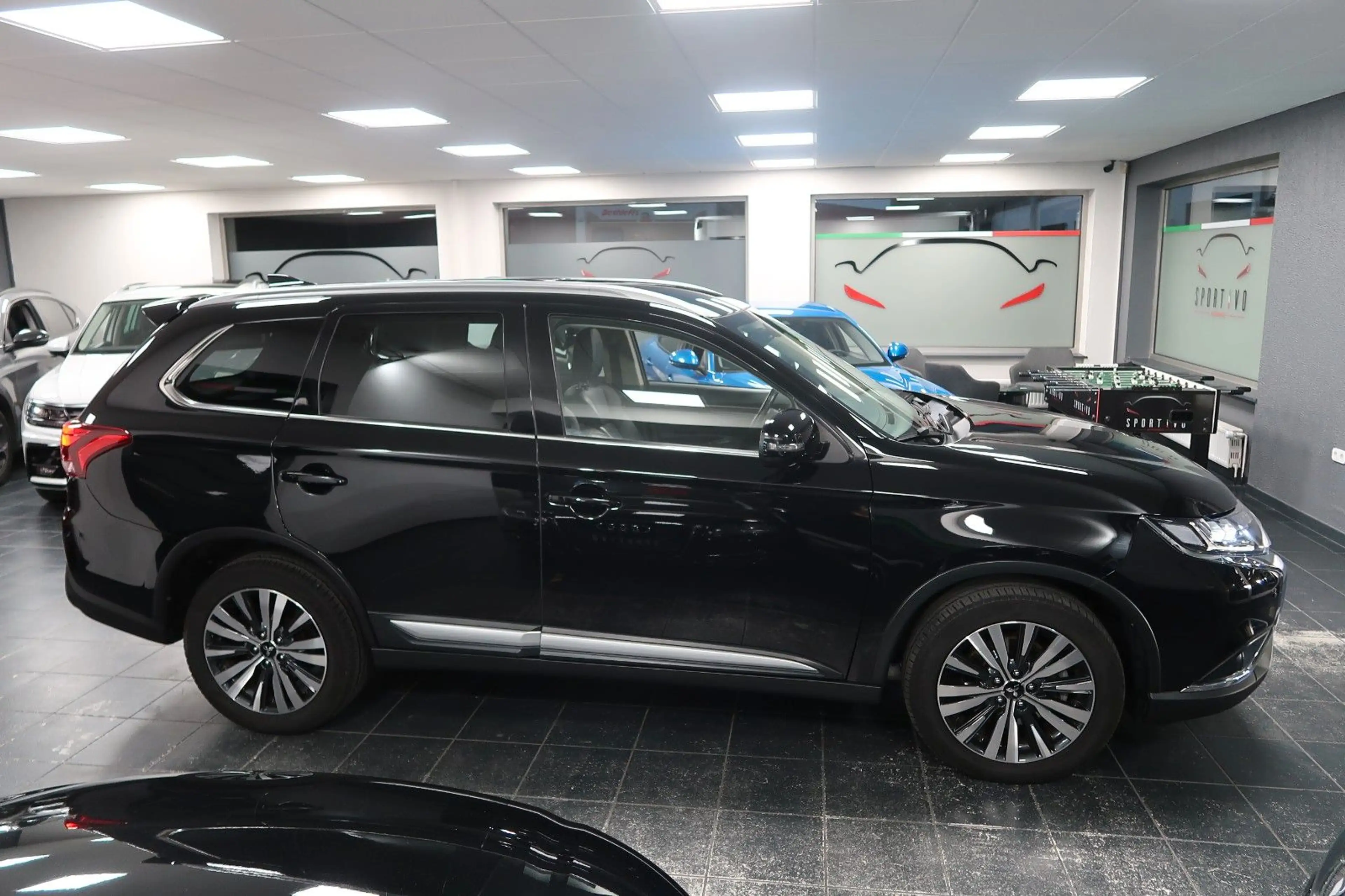 Mitsubishi Outlander 2.0 MIVEC Diamant Ed.+ ClearTec 4WD 1H — photo 4