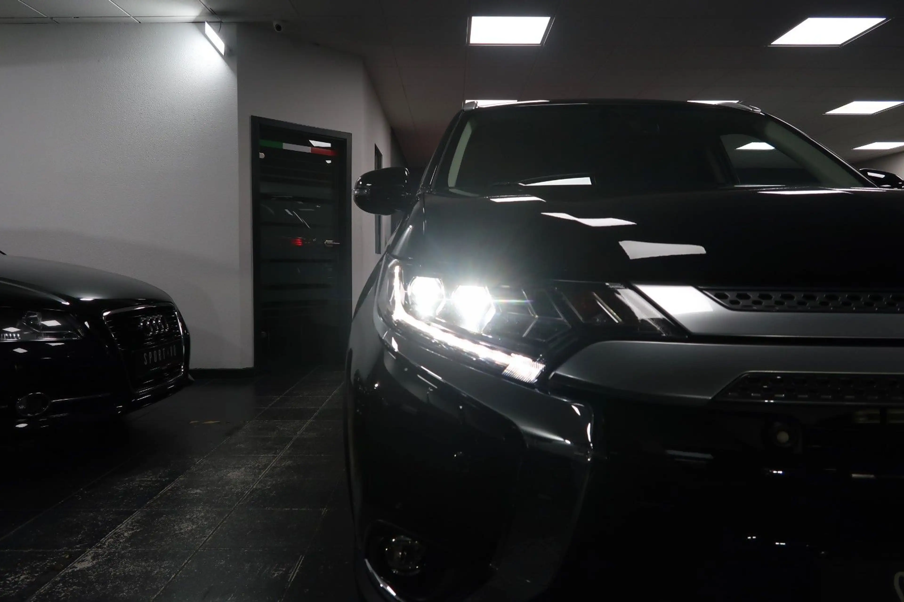 Mitsubishi Outlander 2.0 MIVEC Diamant Ed.+ ClearTec 4WD 1H — photo 9