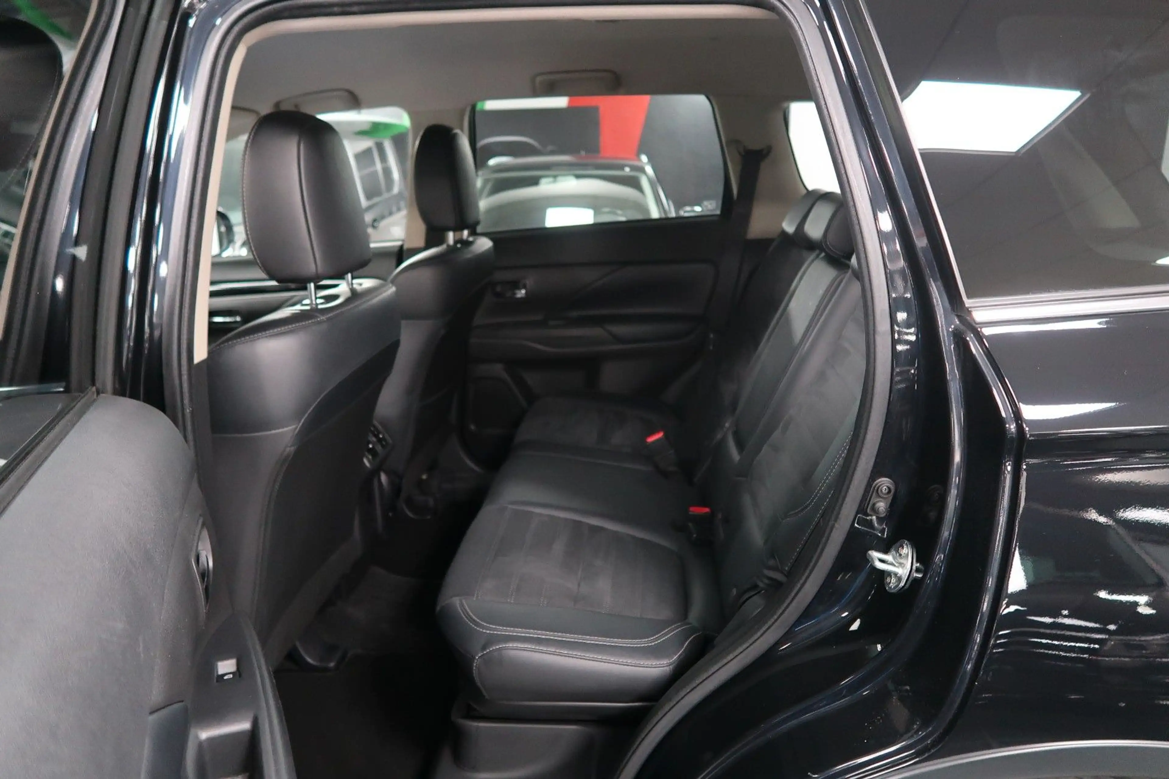 Mitsubishi Outlander 2.0 MIVEC Diamant Ed.+ ClearTec 4WD 1H — photo 12